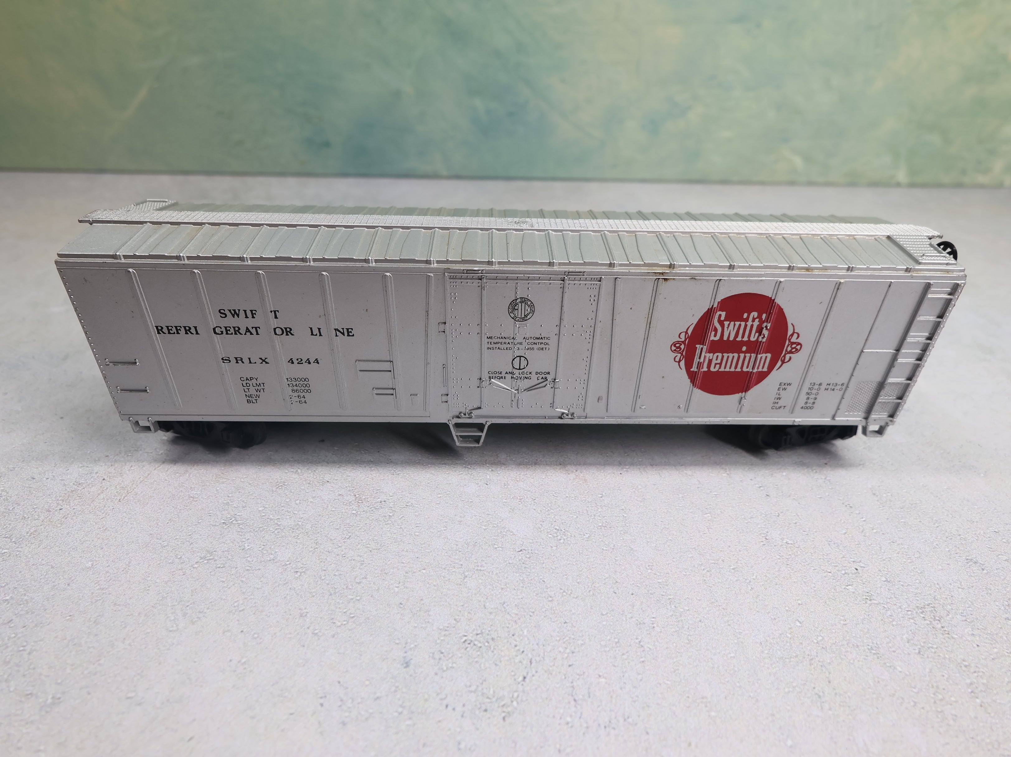 USED Bachmann HO Scale 50' Box Car Swift Refrigerator Line SRLX #4244