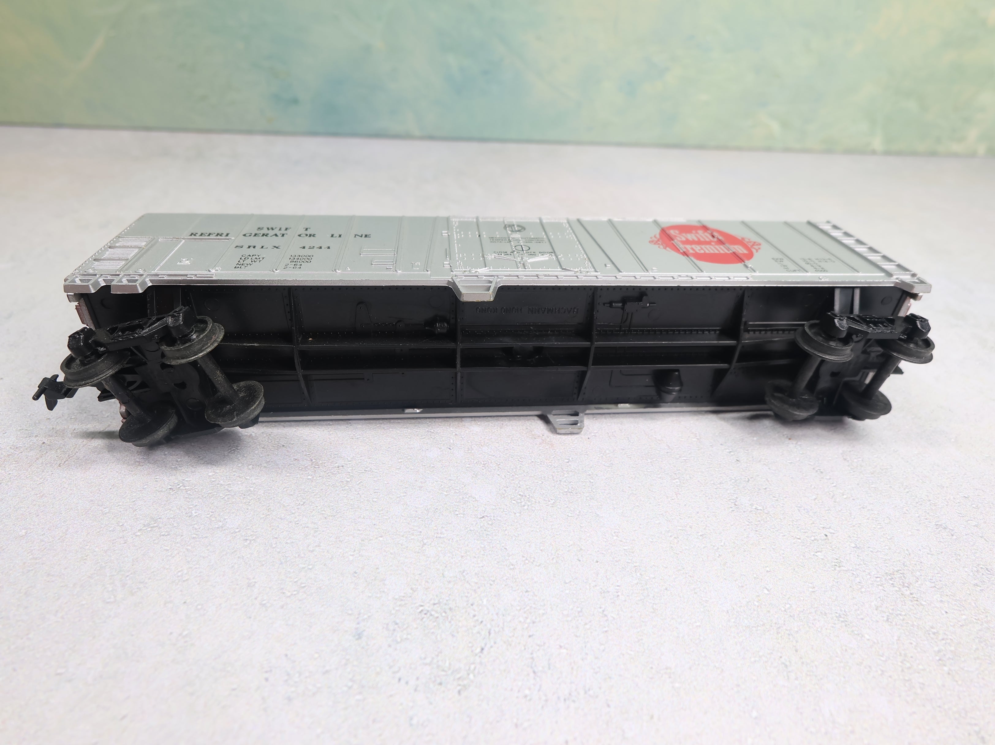 USED Bachmann HO Scale 50' Box Car Swift Refrigerator Line SRLX #4244