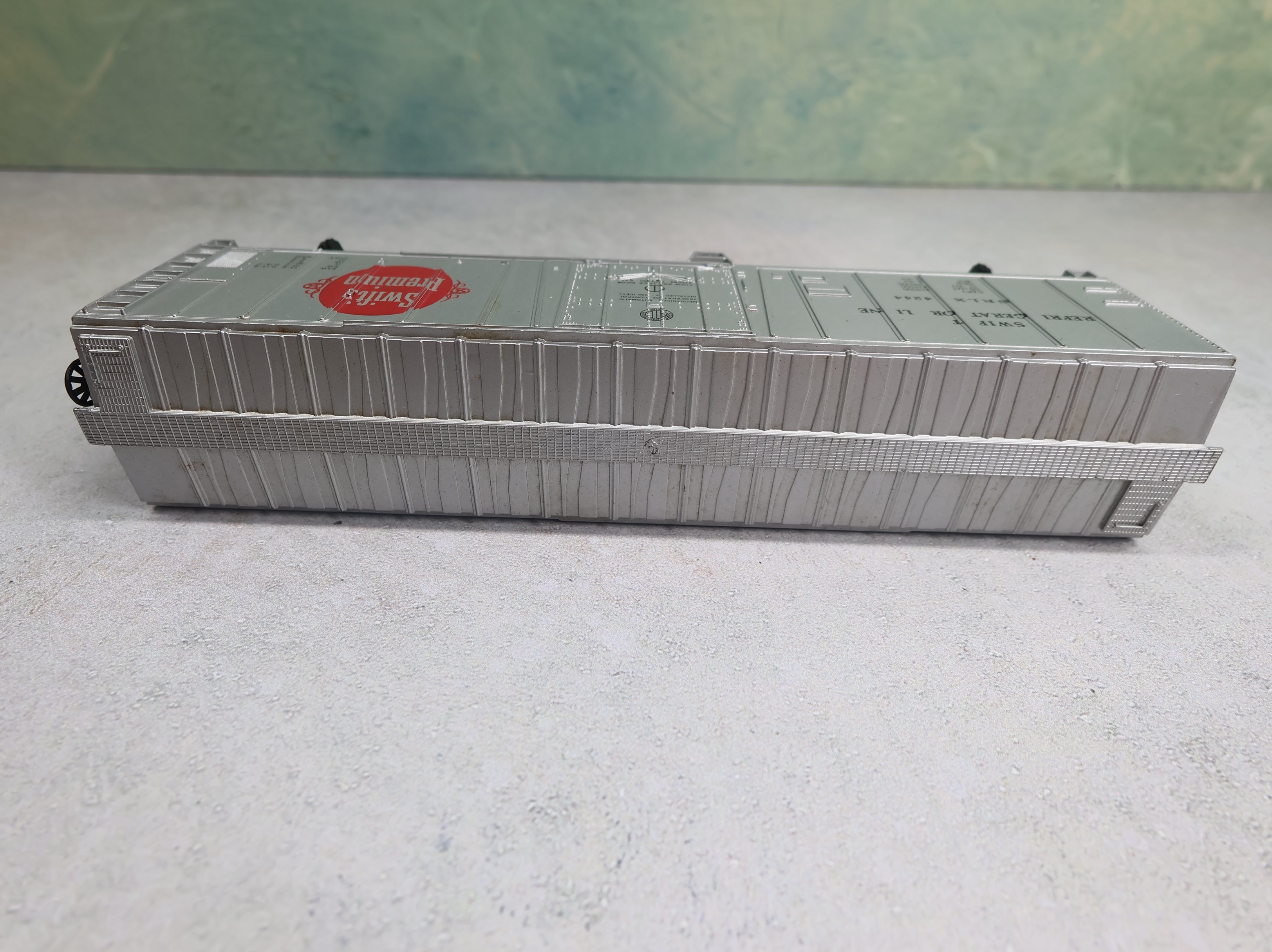 USED Bachmann HO Scale 50' Box Car Swift Refrigerator Line SRLX #4244