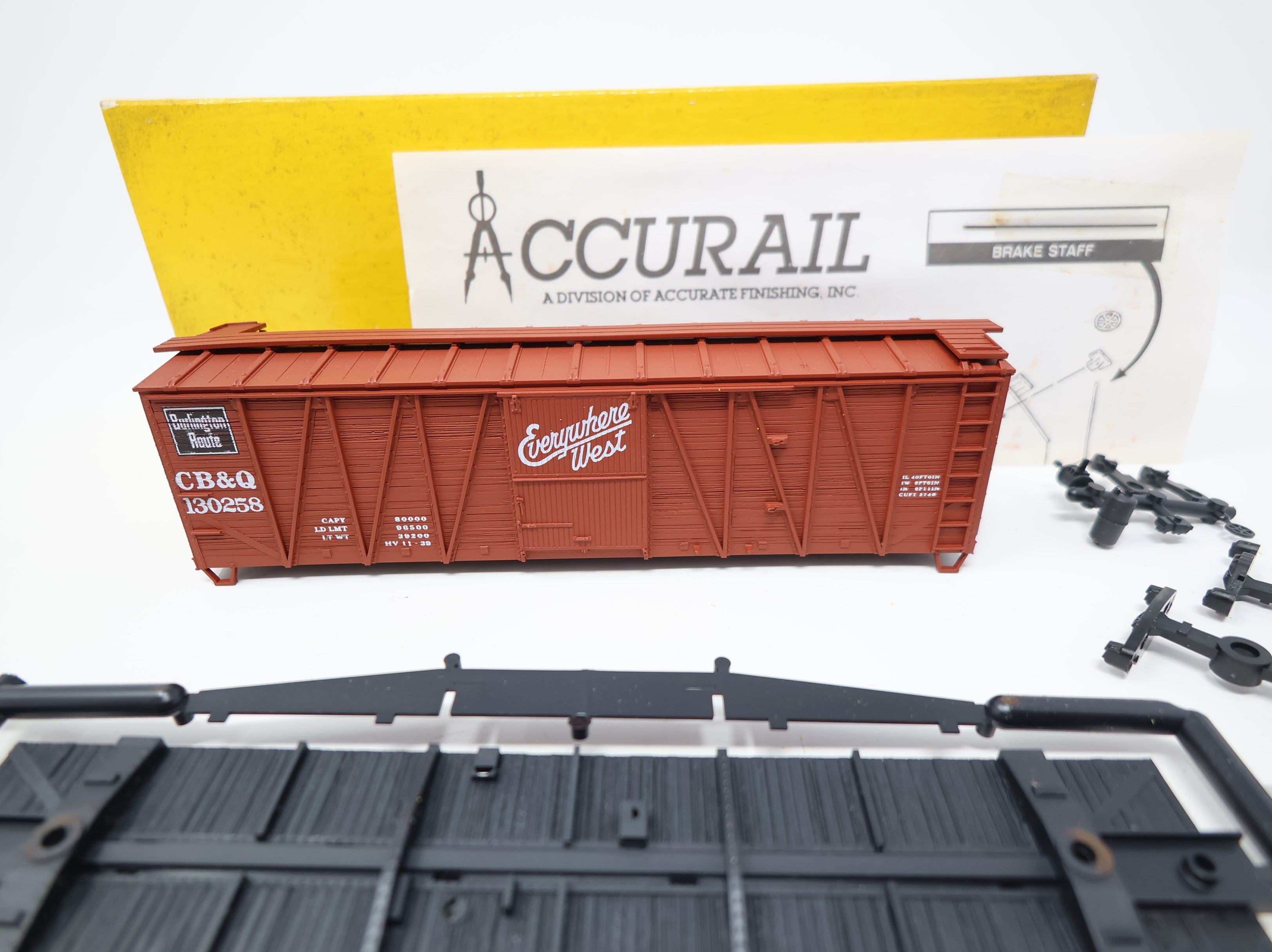 USED Accurail 4002 HO Scale 40' Box Car Wood Ends Chicago, Burlington and Quincy CB&Q #130258 KIT