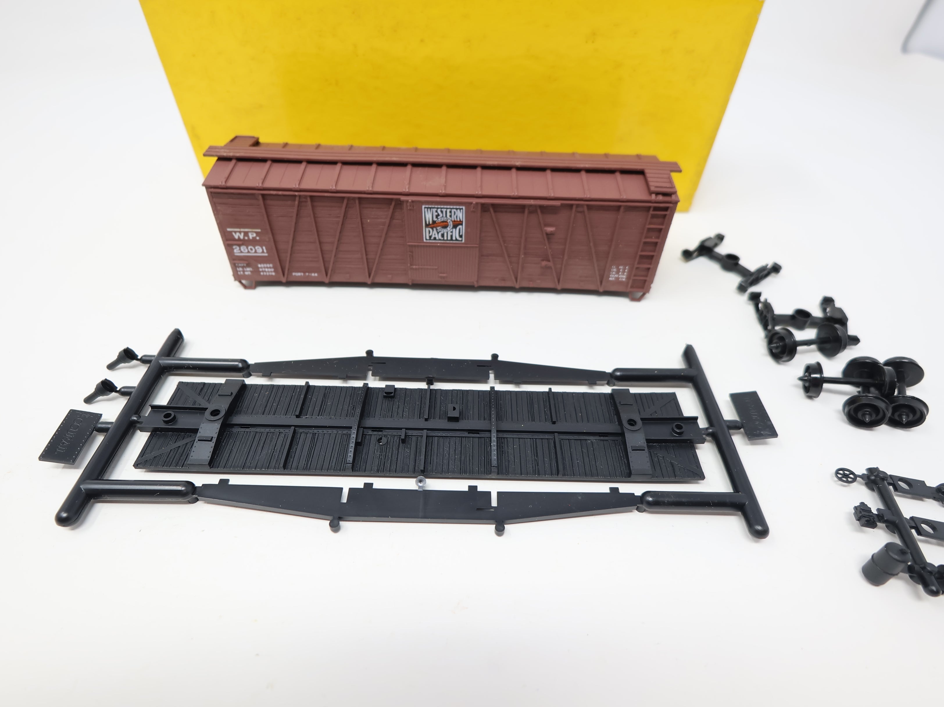 USED Accurail 4001 HO Scale 40' Box Car Wood Ends Western Pacific WP #26091 KIT