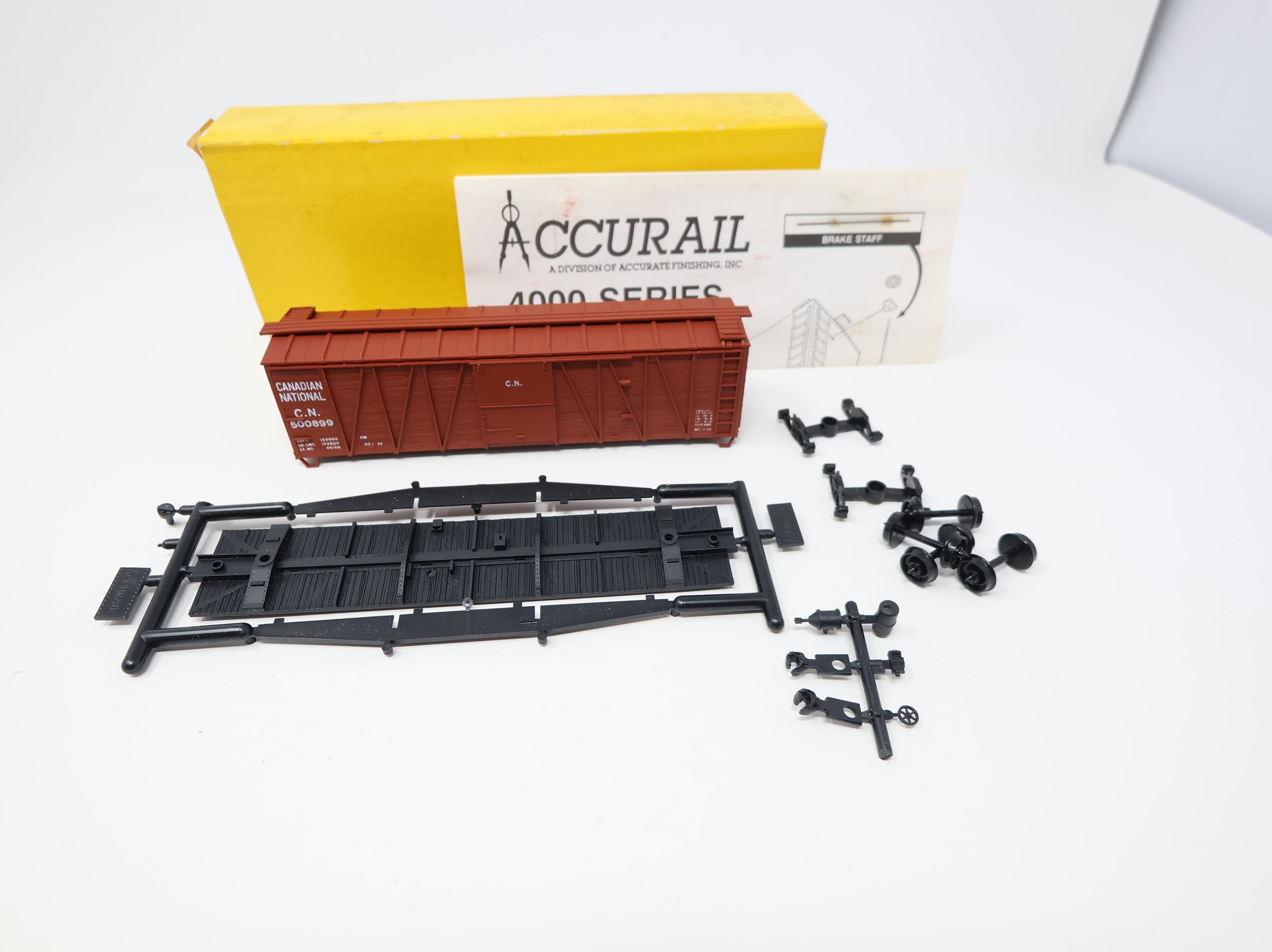 USED Accurail 4003 HO Scale 40' Box Car Wood Ends Canadian National CN #500899 KIT