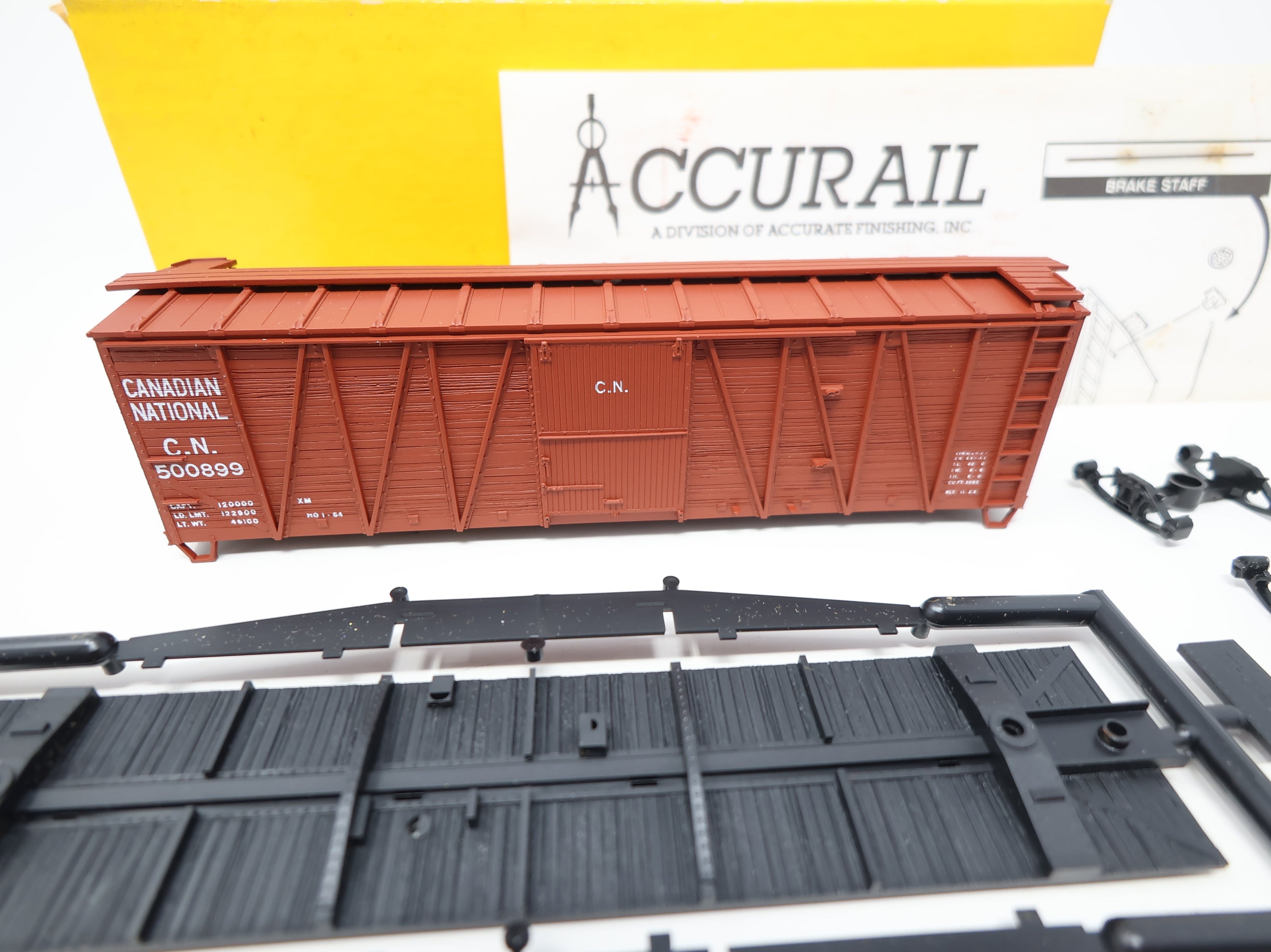 USED Accurail 4003 HO Scale 40' Box Car Wood Ends Canadian National CN #500899 KIT