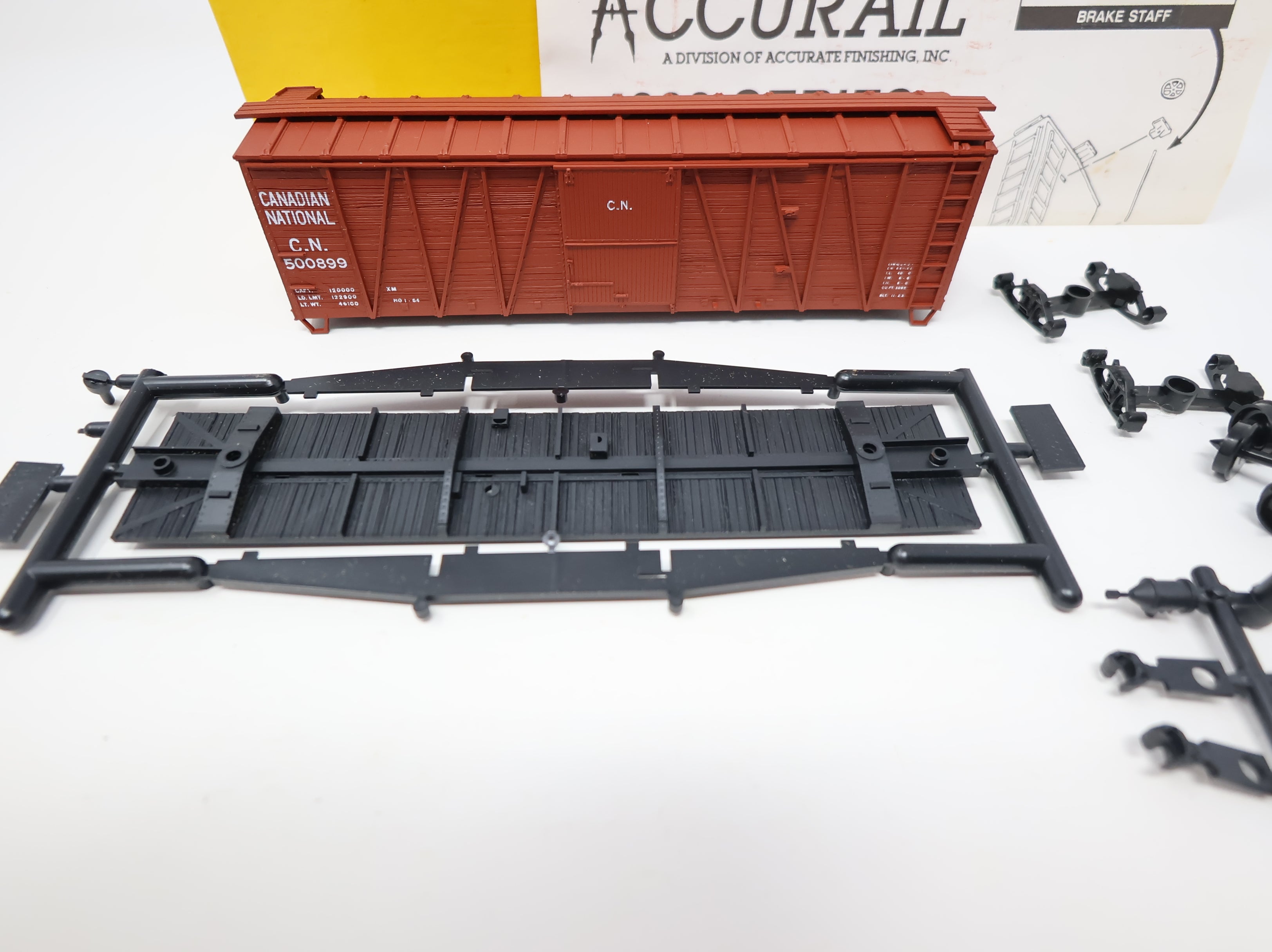 USED Accurail 4003 HO Scale 40' Box Car Wood Ends Canadian National CN #500899 KIT