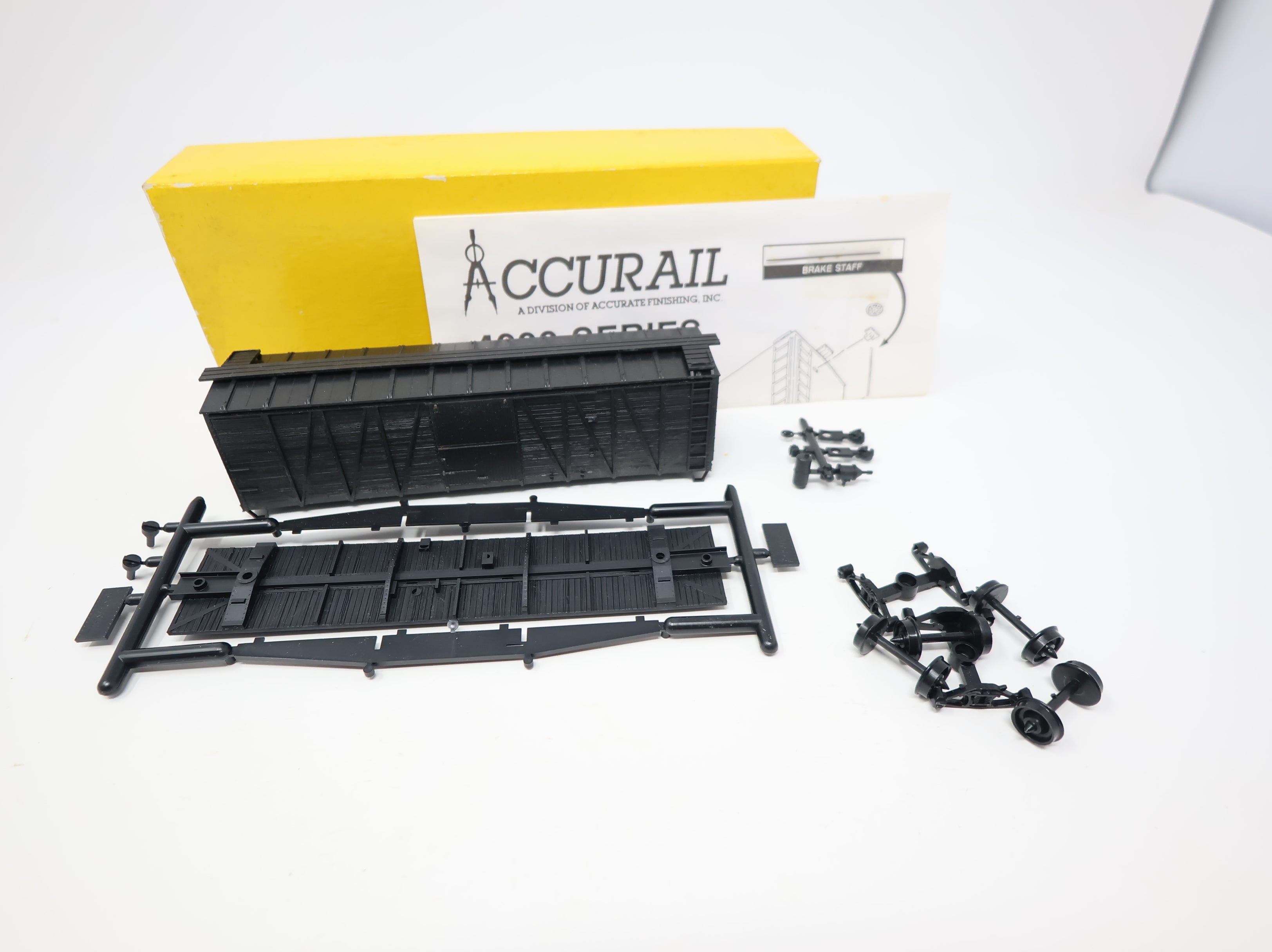 USED Accurail 4000 HO Scale 40' Box Car Wood Ends Undecorated Black KIT