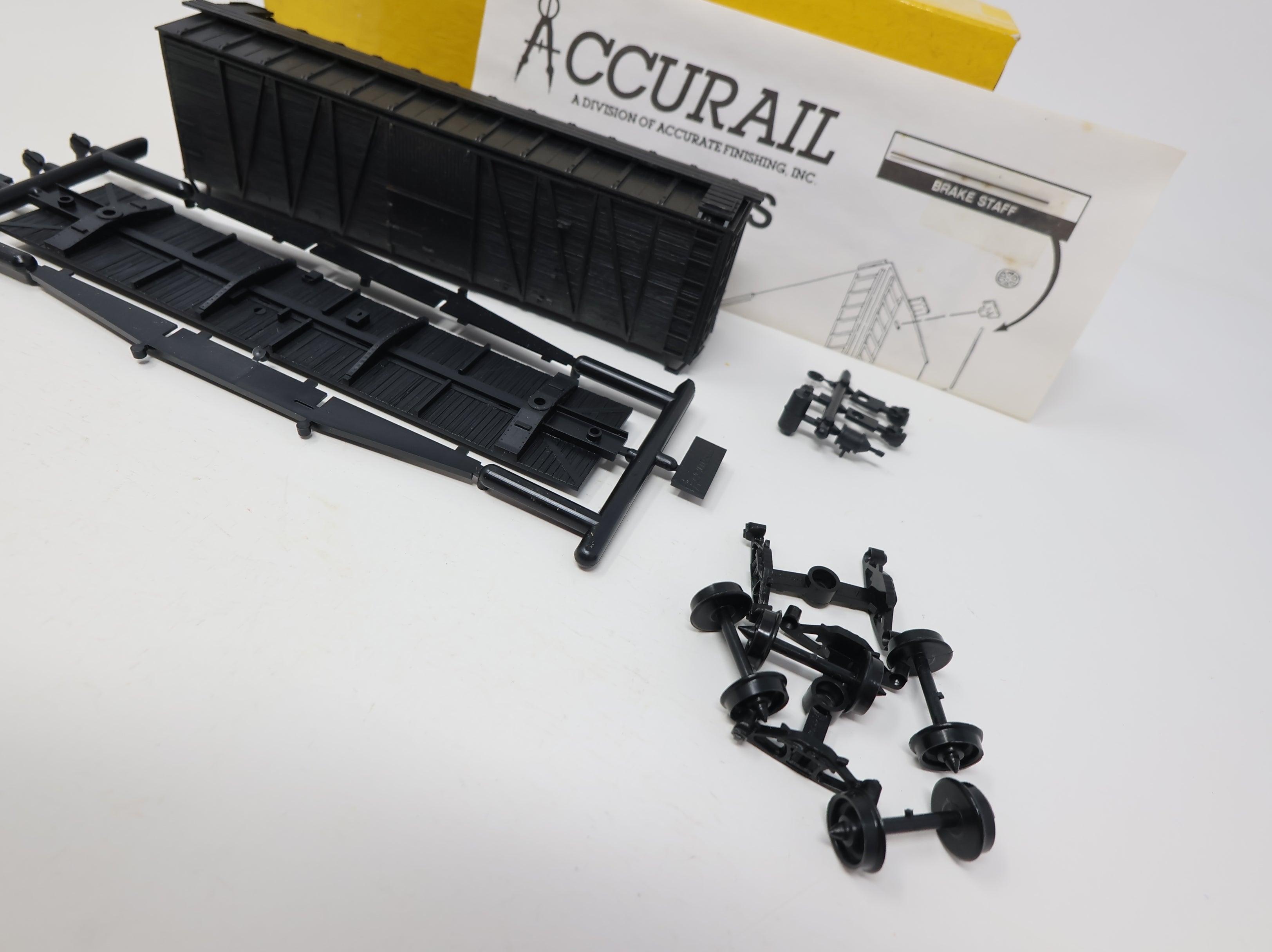 USED Accurail 4000 HO Scale 40' Box Car Wood Ends Undecorated Black KIT