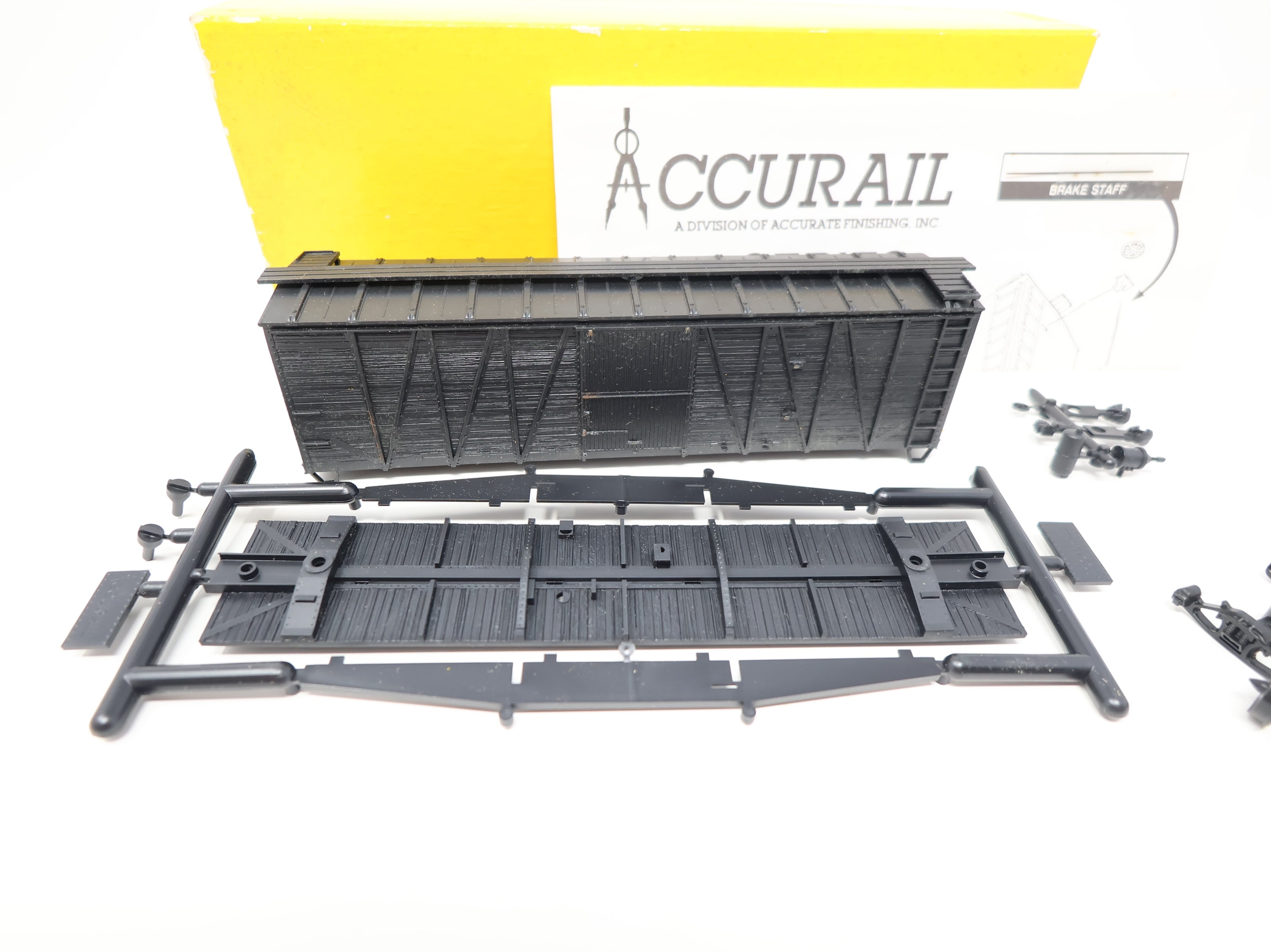 USED Accurail 4000 HO Scale 40' Box Car Wood Ends Undecorated Black KIT