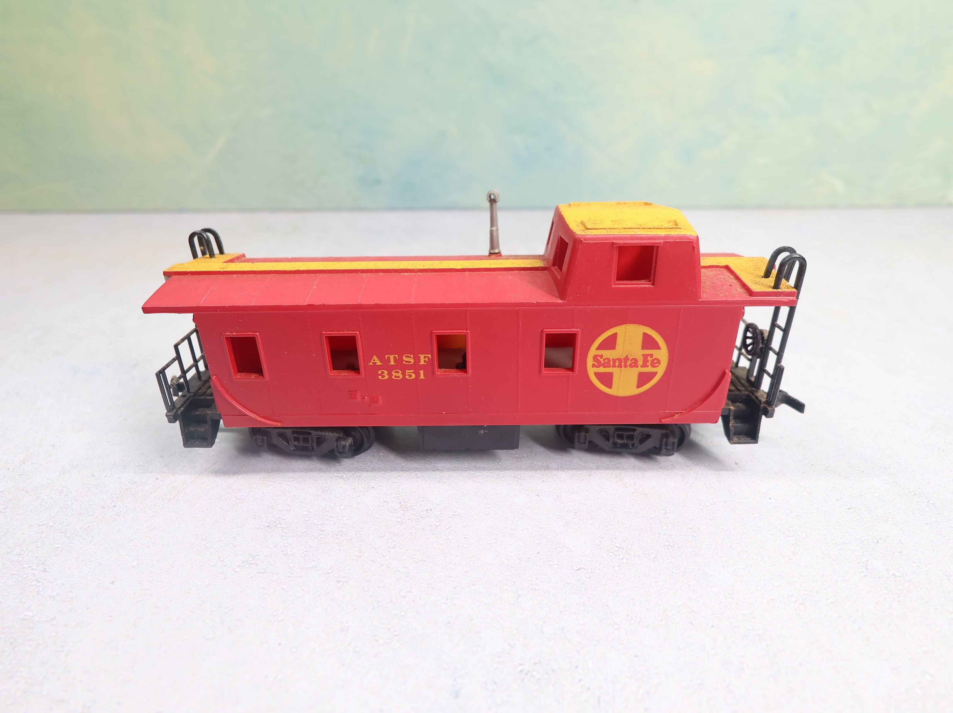 USED Bachmann HO Scale Caboose Santa Fe ATSF #3851