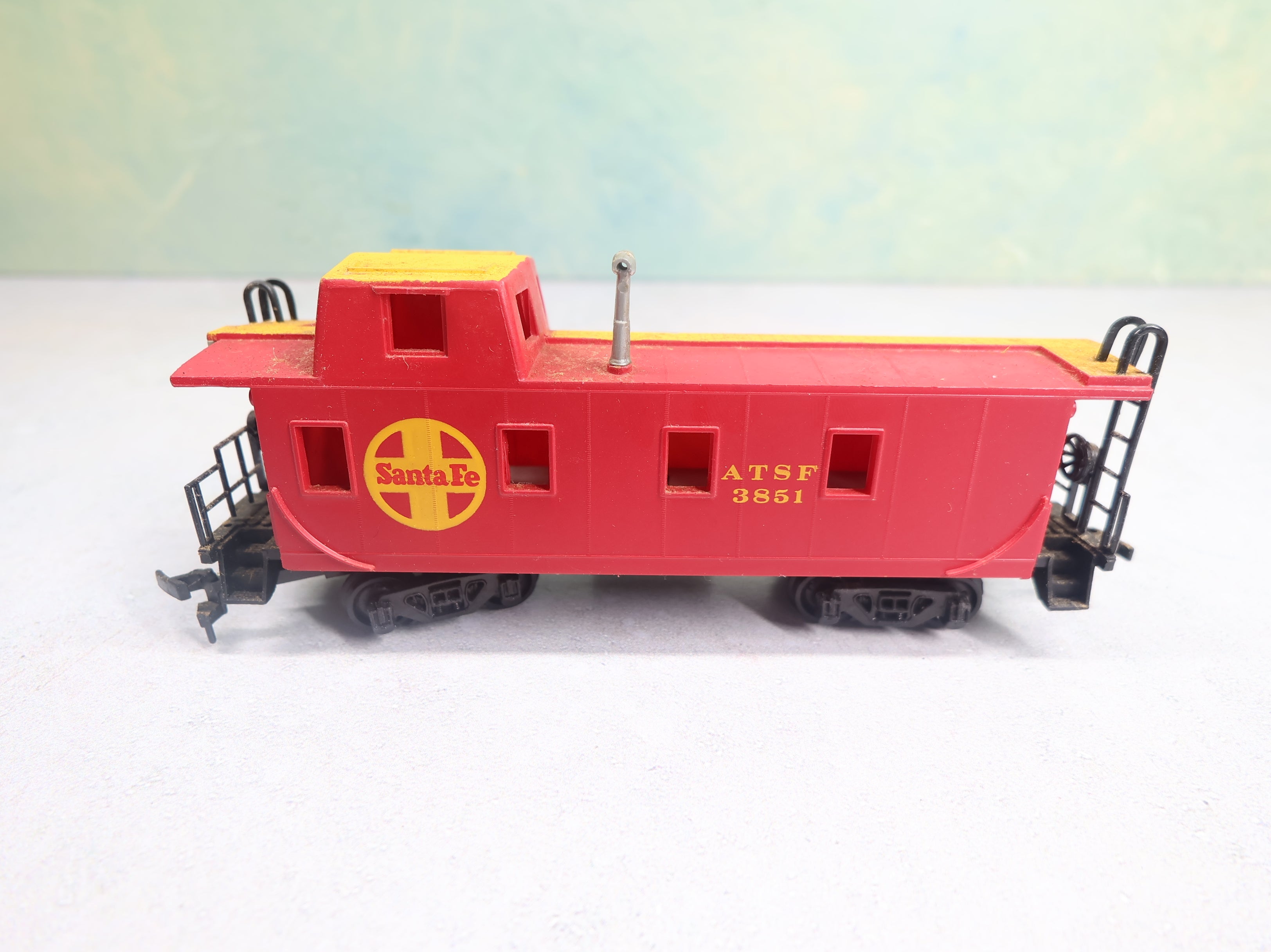 USED Bachmann HO Scale Caboose Santa Fe ATSF #3851