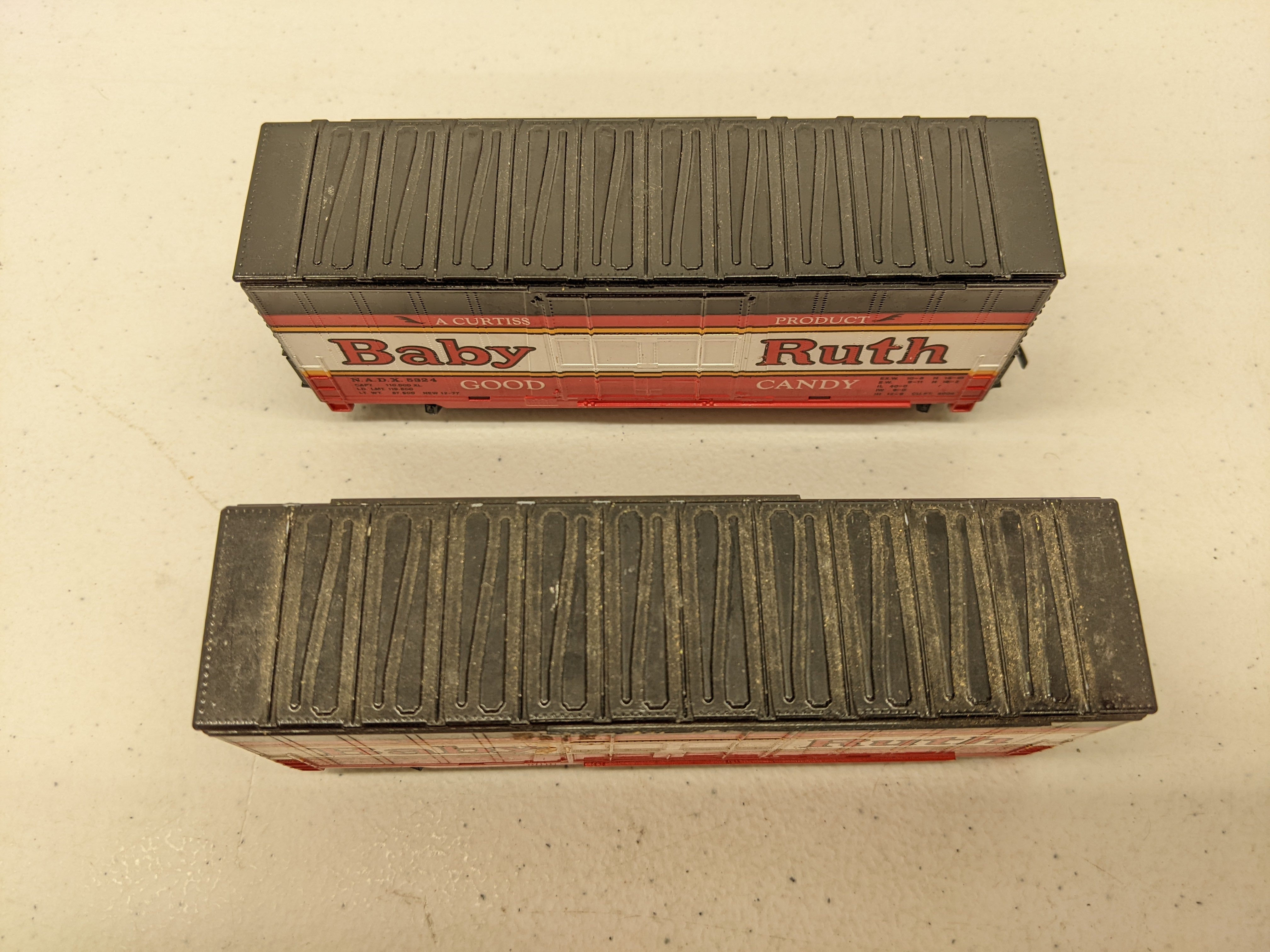 USED Tyco HO Scale, Lot of 2 - 40' High Cube Box Cars, Baby Ruth NADX #5324