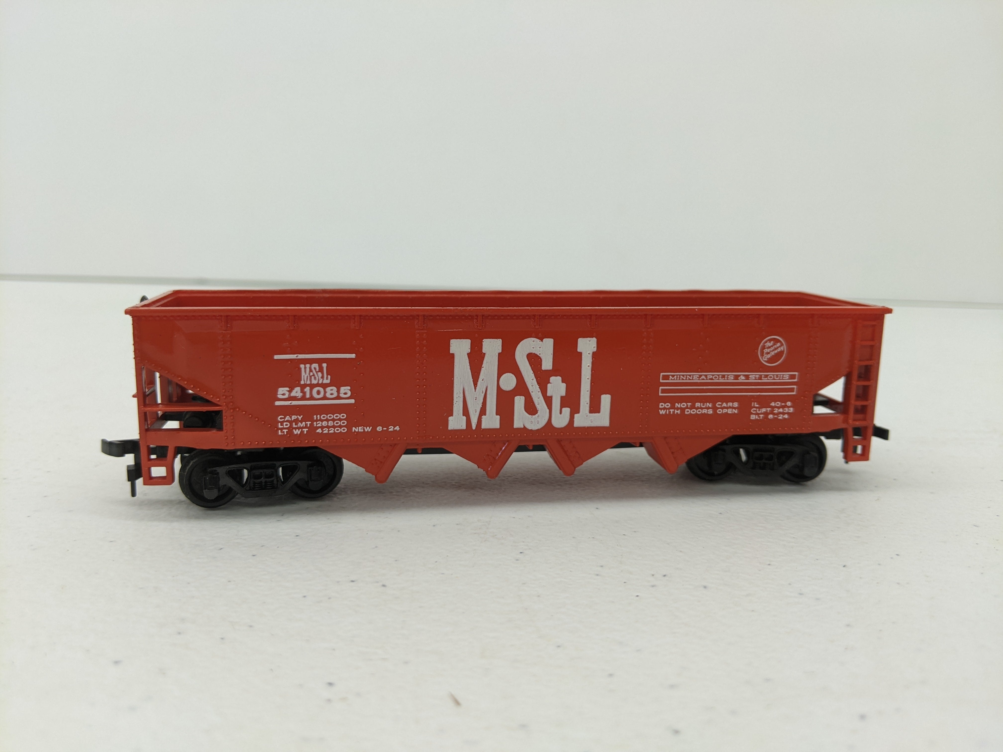 USED Bachmann HO Scale, 42' Open Quad Offset Hopper, Minneapolis & St Louis MSTL #541085