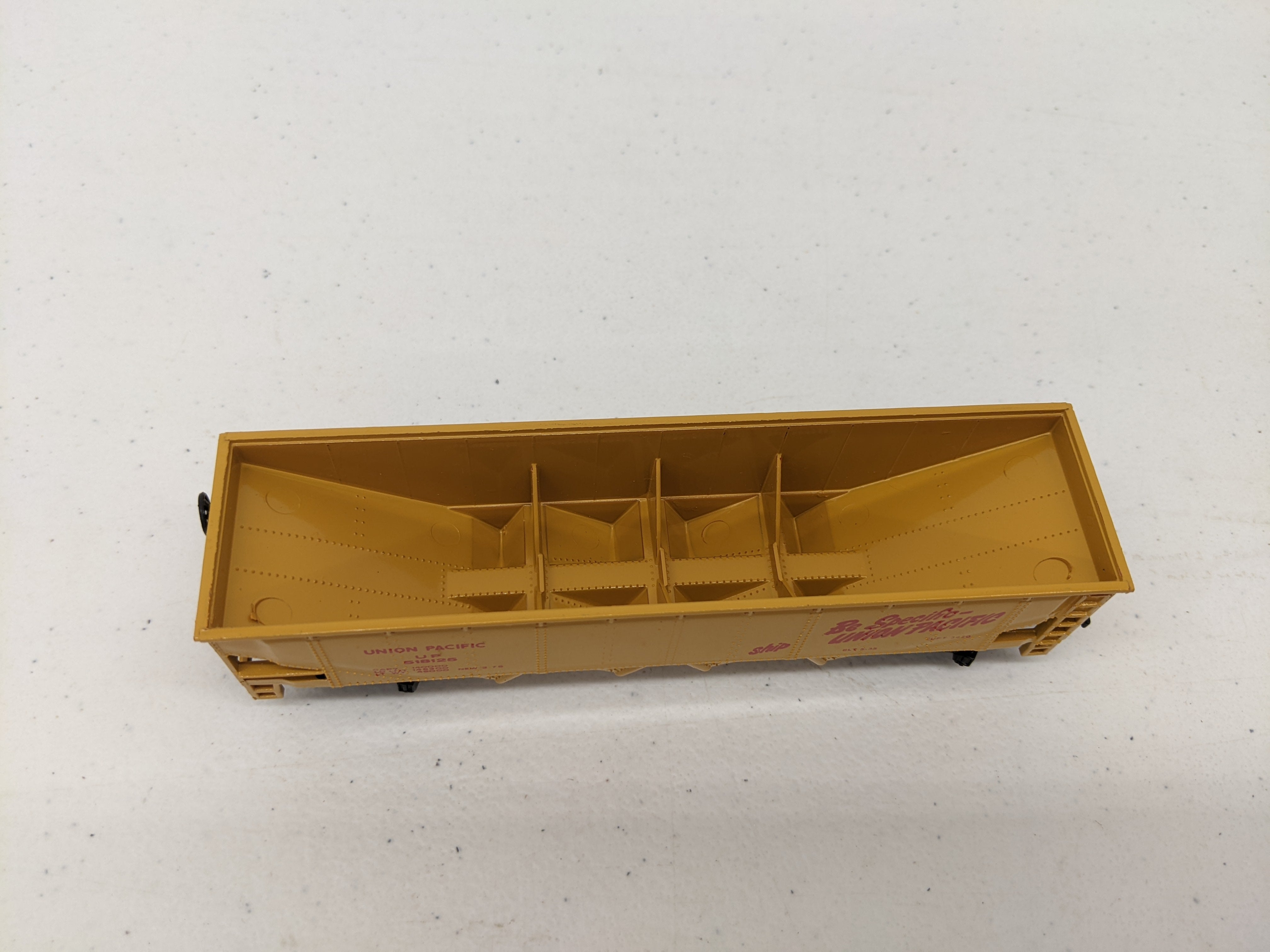 USED Bachmann HO Scale, 42' Open Quad Offset Hopper, Union Pacific UP #518125