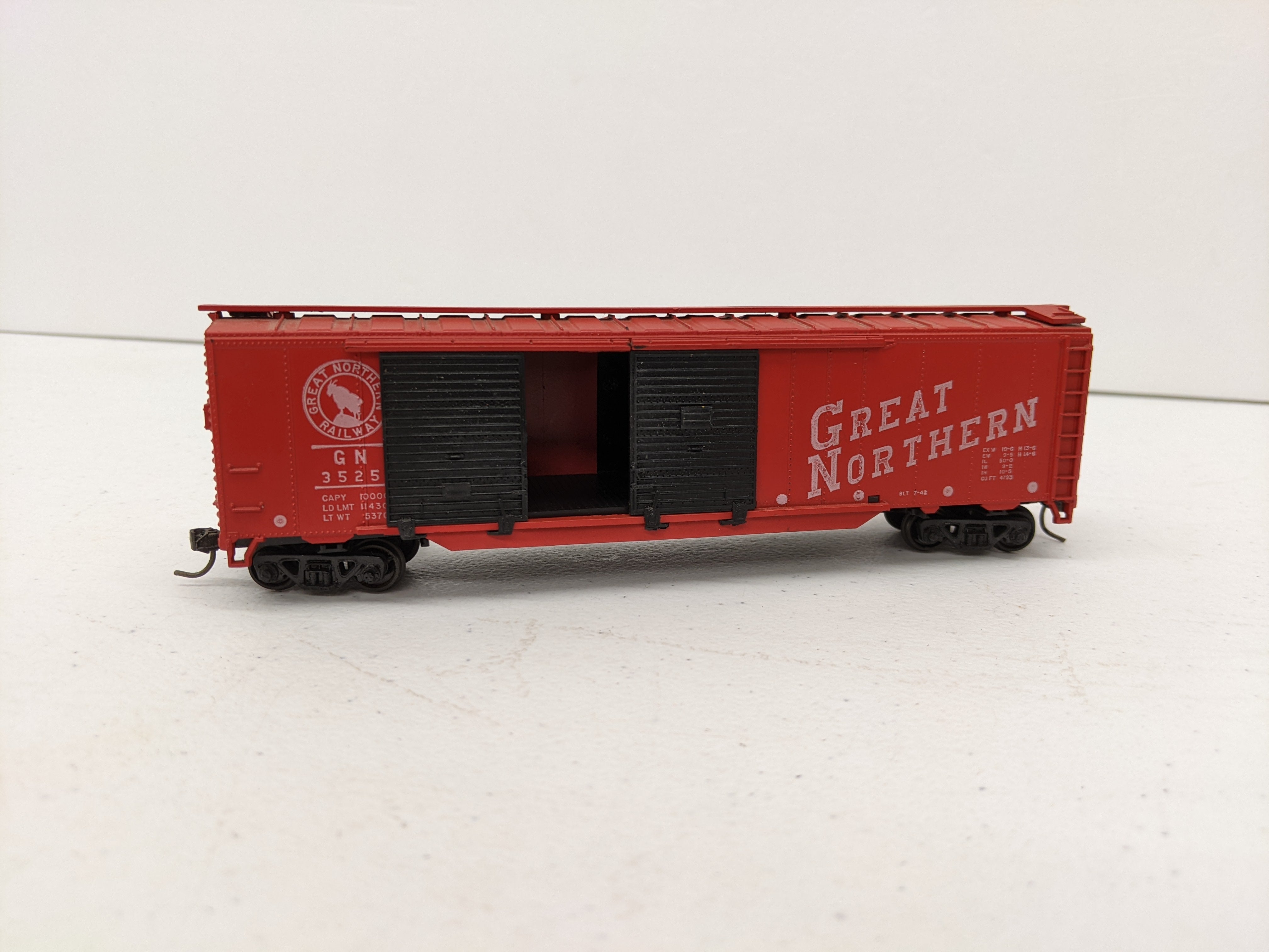 USED Athearn HO Scale, 50' Double Door Box Car, Great Northern GN #352