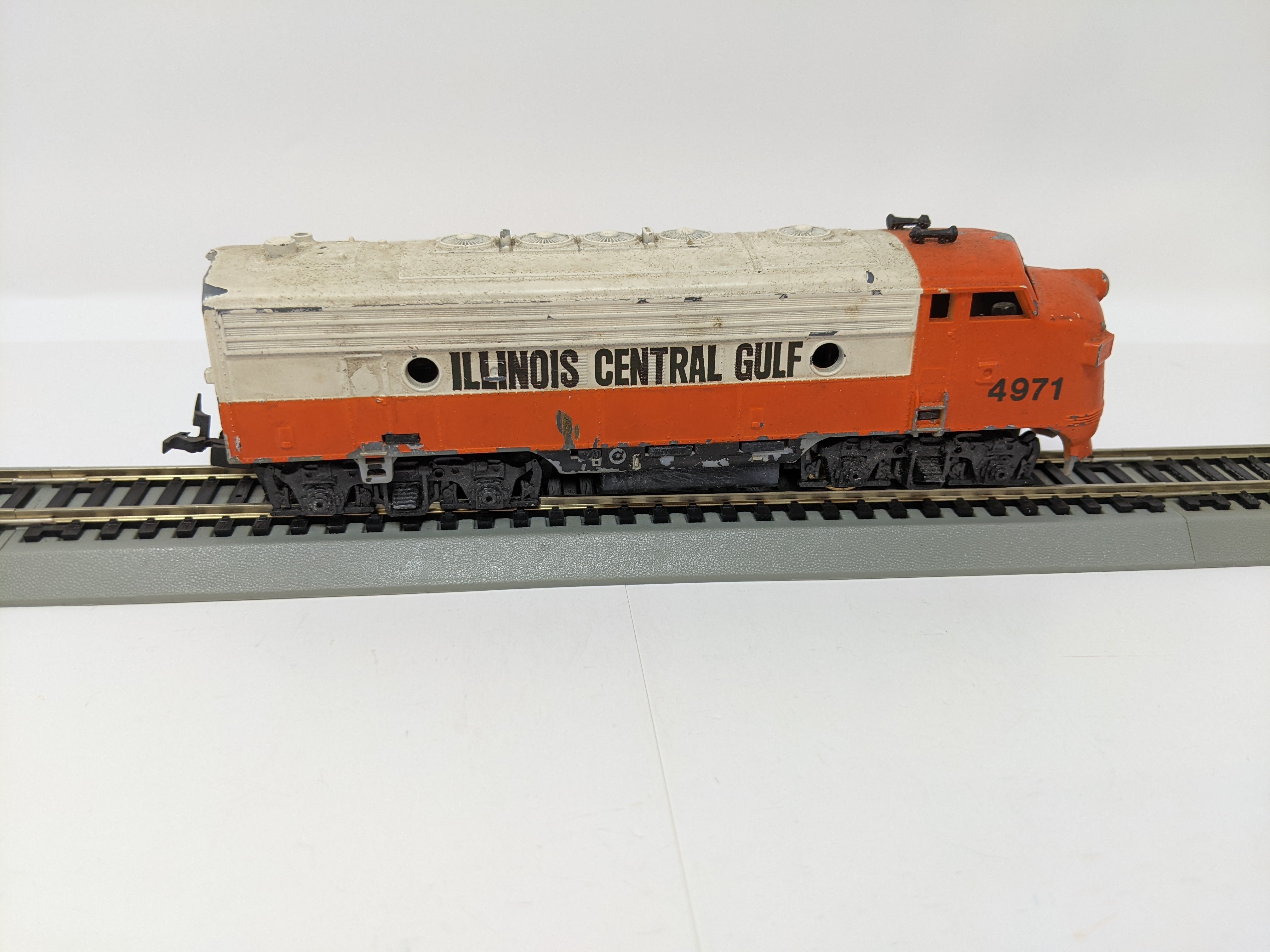 USED Life-Like HO Scale, F7A Diesel Locomotive, Illinois Central Gulf  #4971, Needs Work (DC)