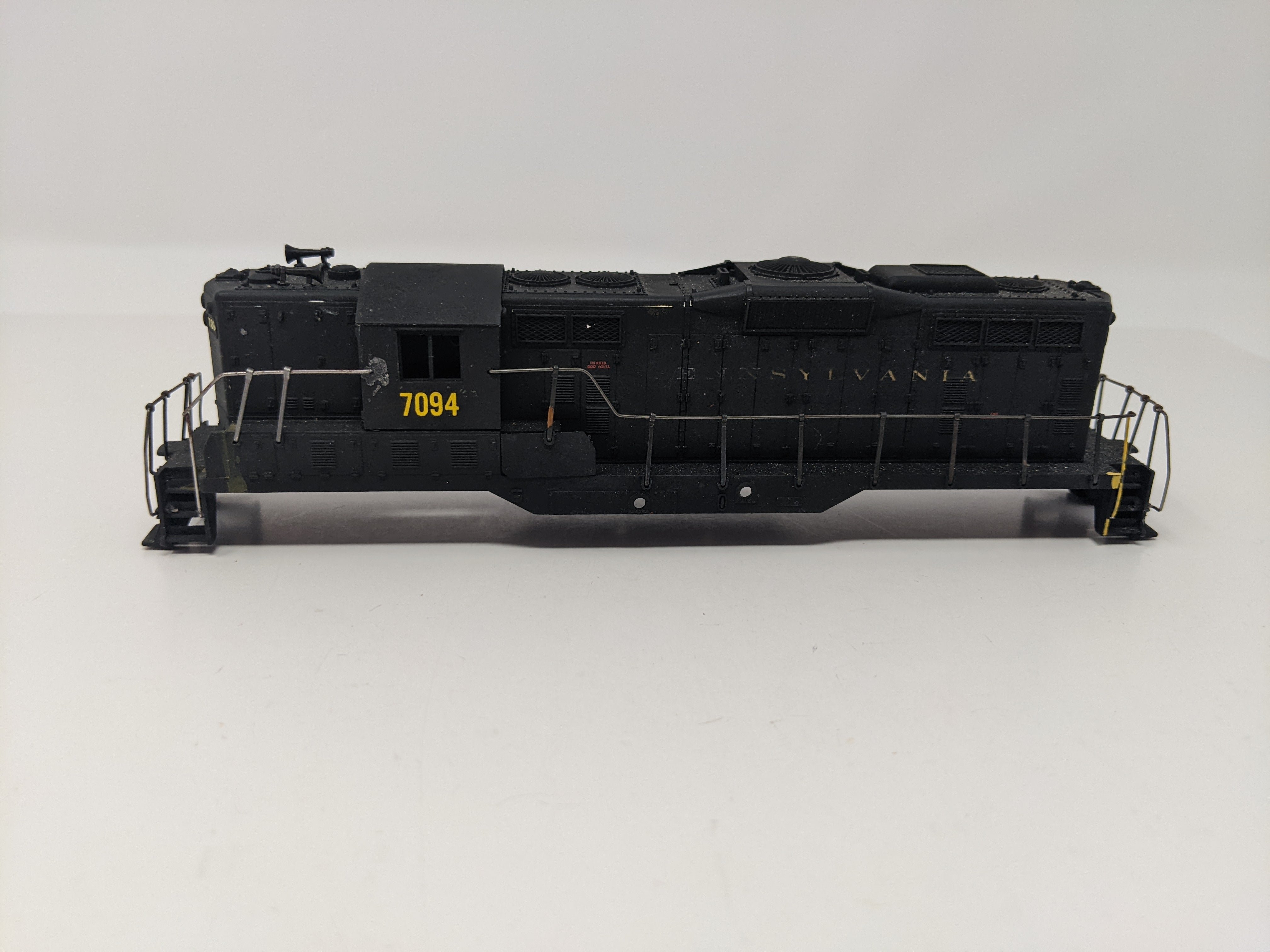 USED HO Scale, Diesel Loco - Shell Only, Pennsylvania #7094