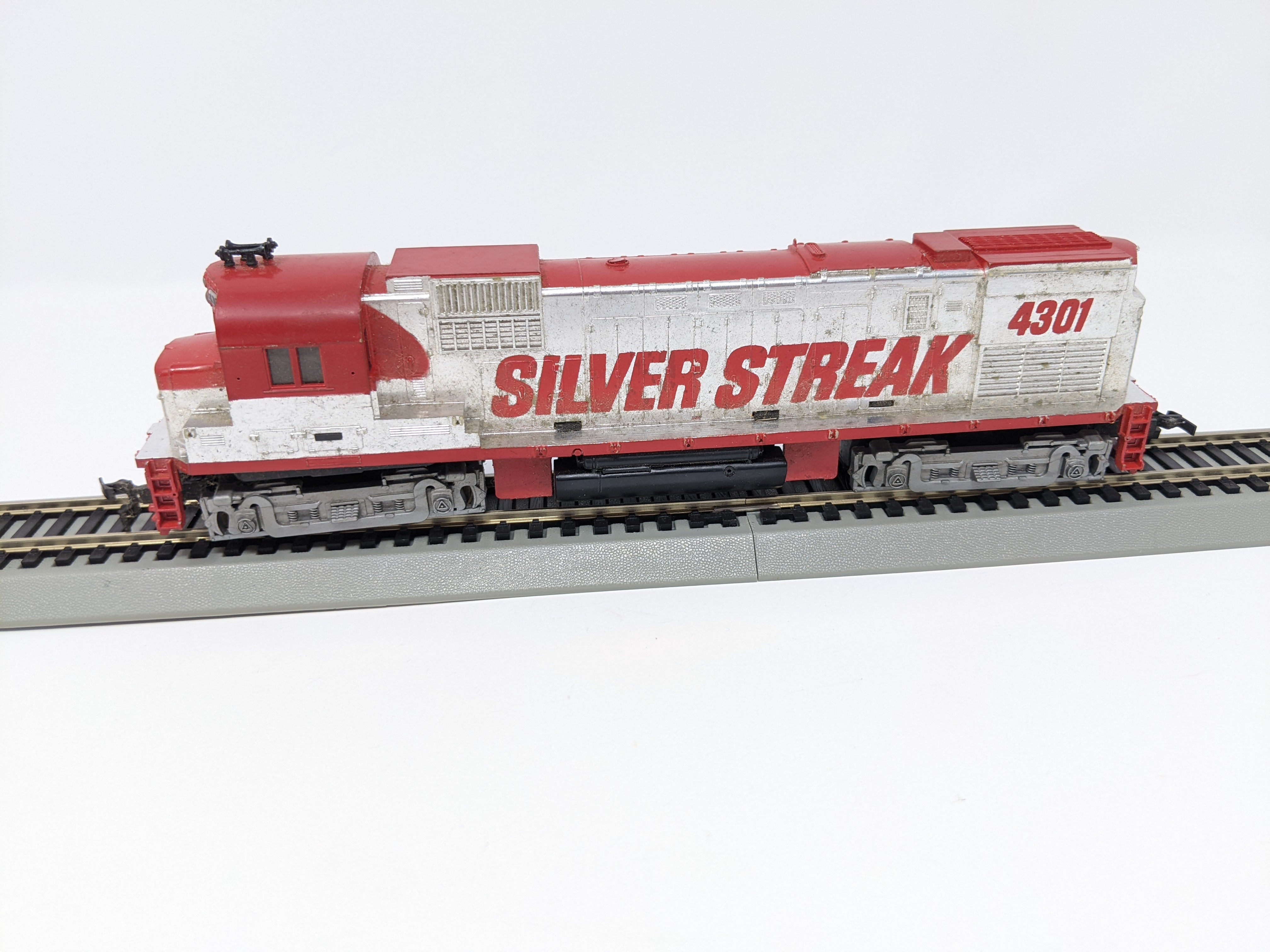 USED Tyco HO Scale, C-430 Silver Streak Diesel Locomotive, Union Pacific #4301, Runs (DC)