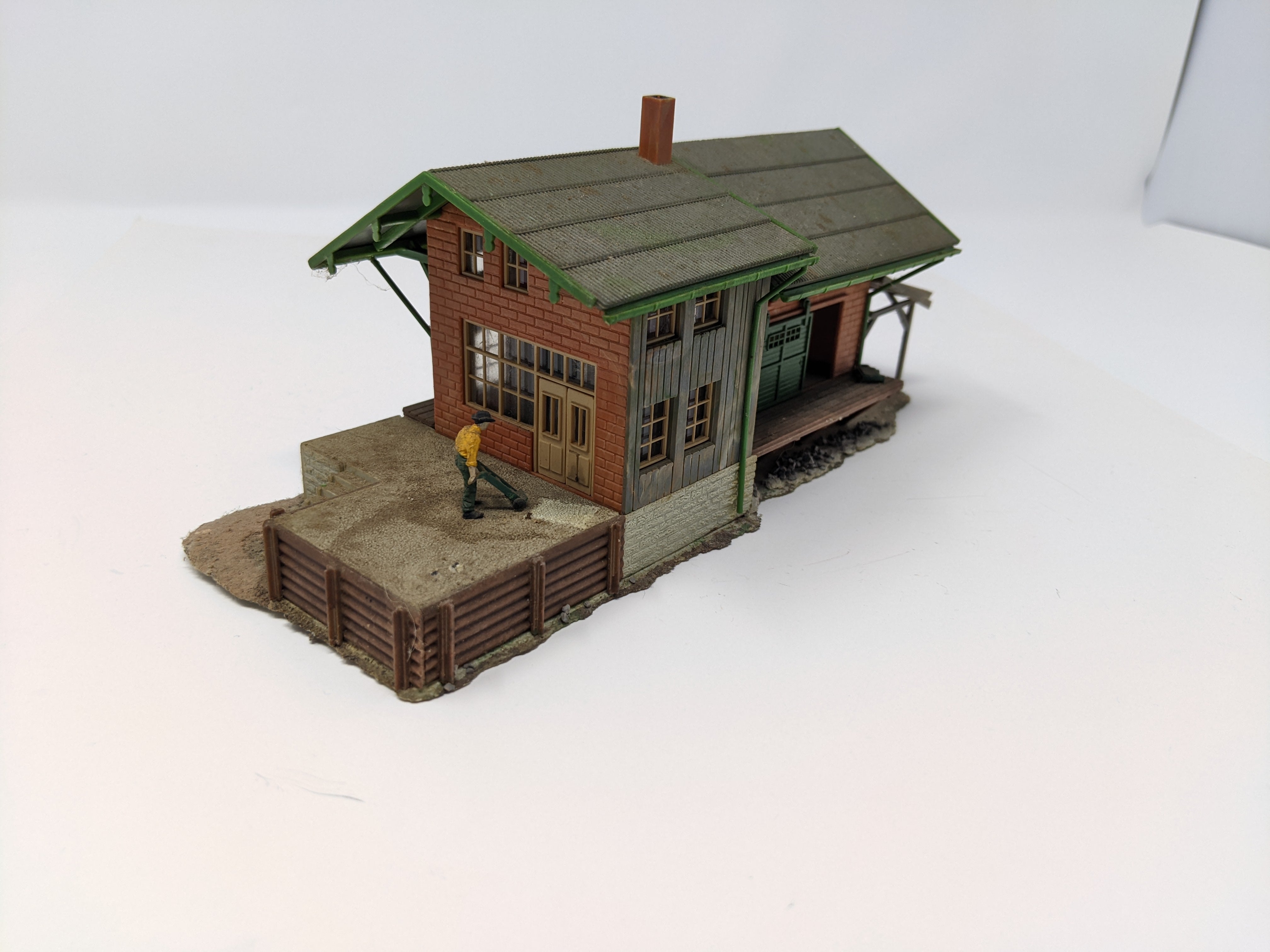 USED Faller HO Scale, Freight House with Docks