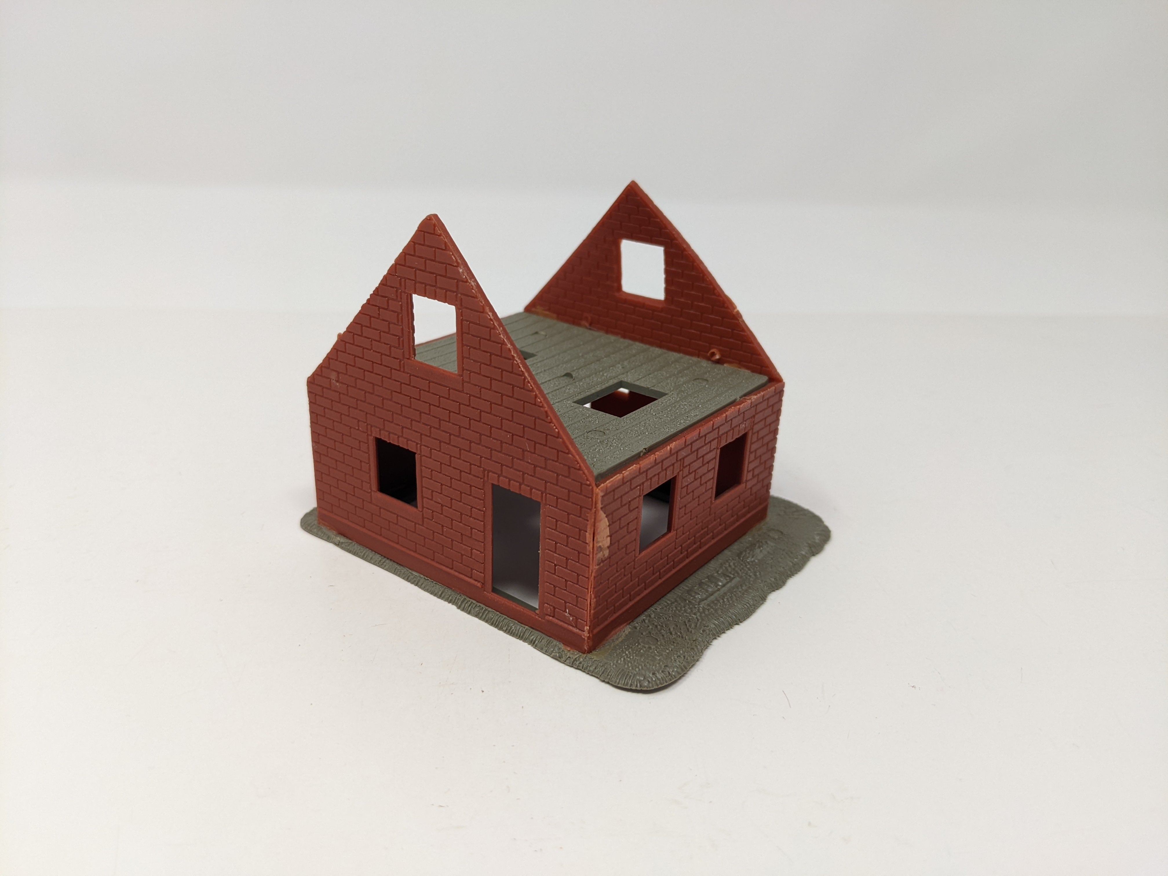 USED Tyco HO Scale, Brick Under Construction Home