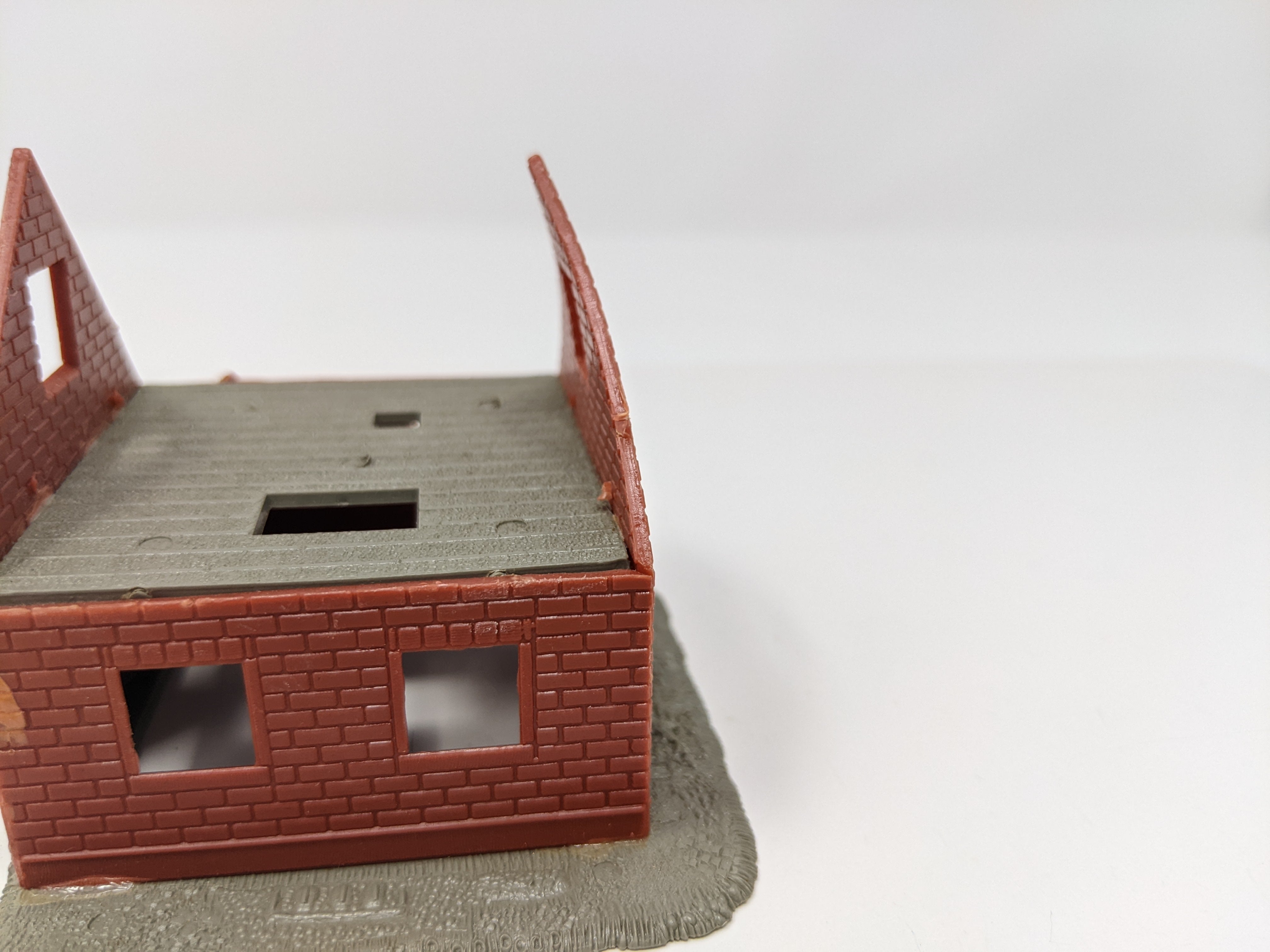 USED Tyco HO Scale, Brick Under Construction Home