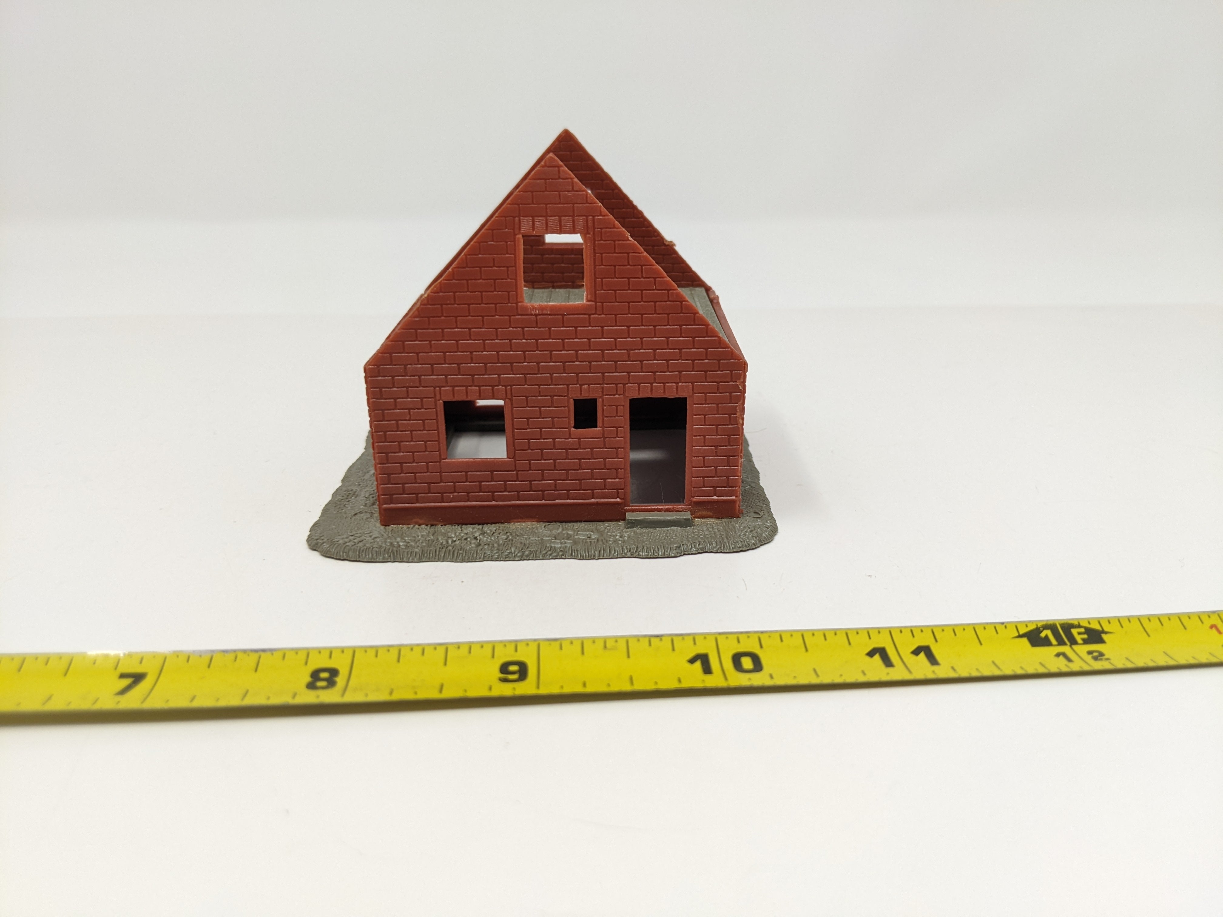 USED Tyco HO Scale, Brick Under Construction Home