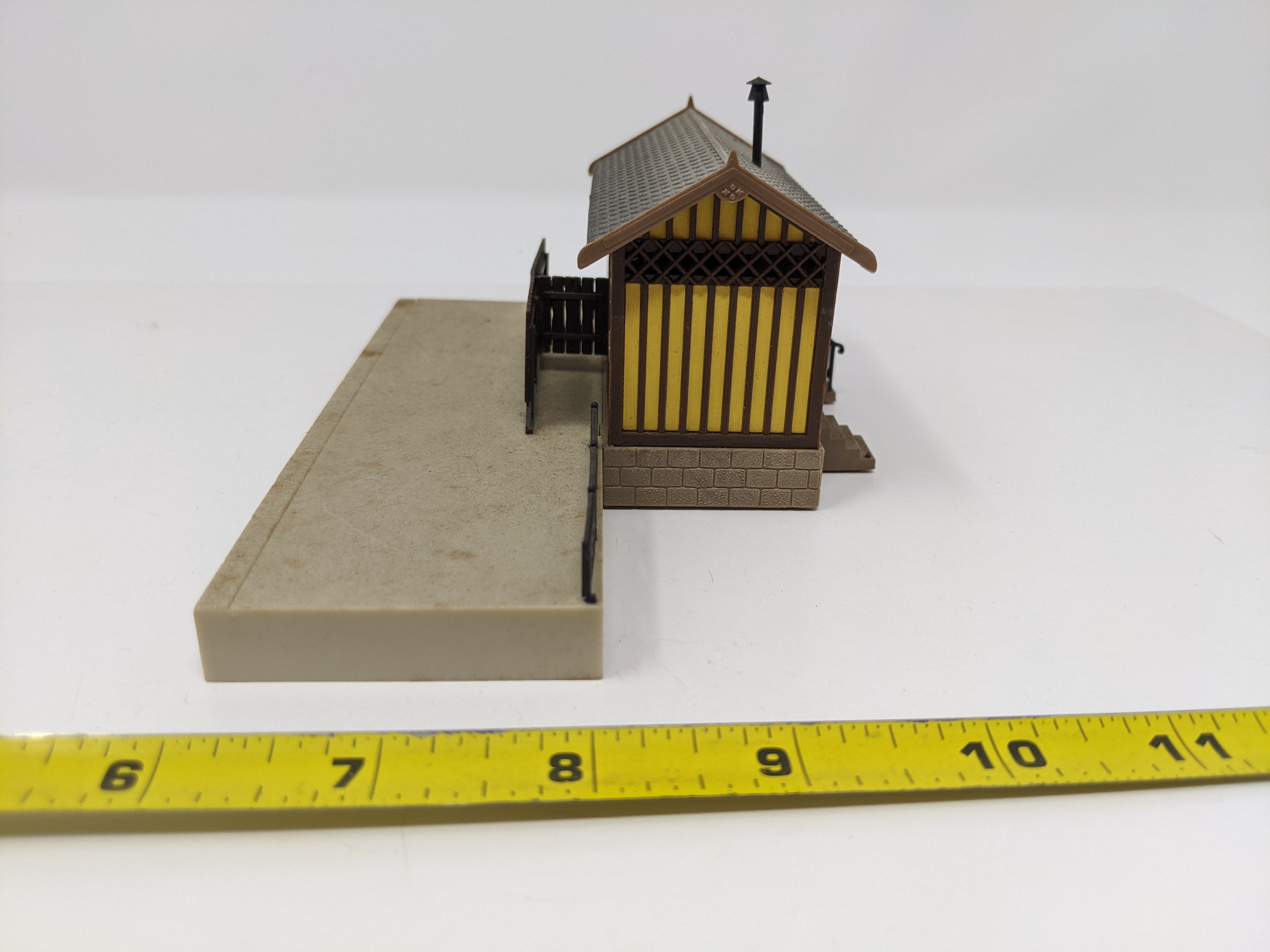 USED Vollmer HO Scale, European Railroad Depot