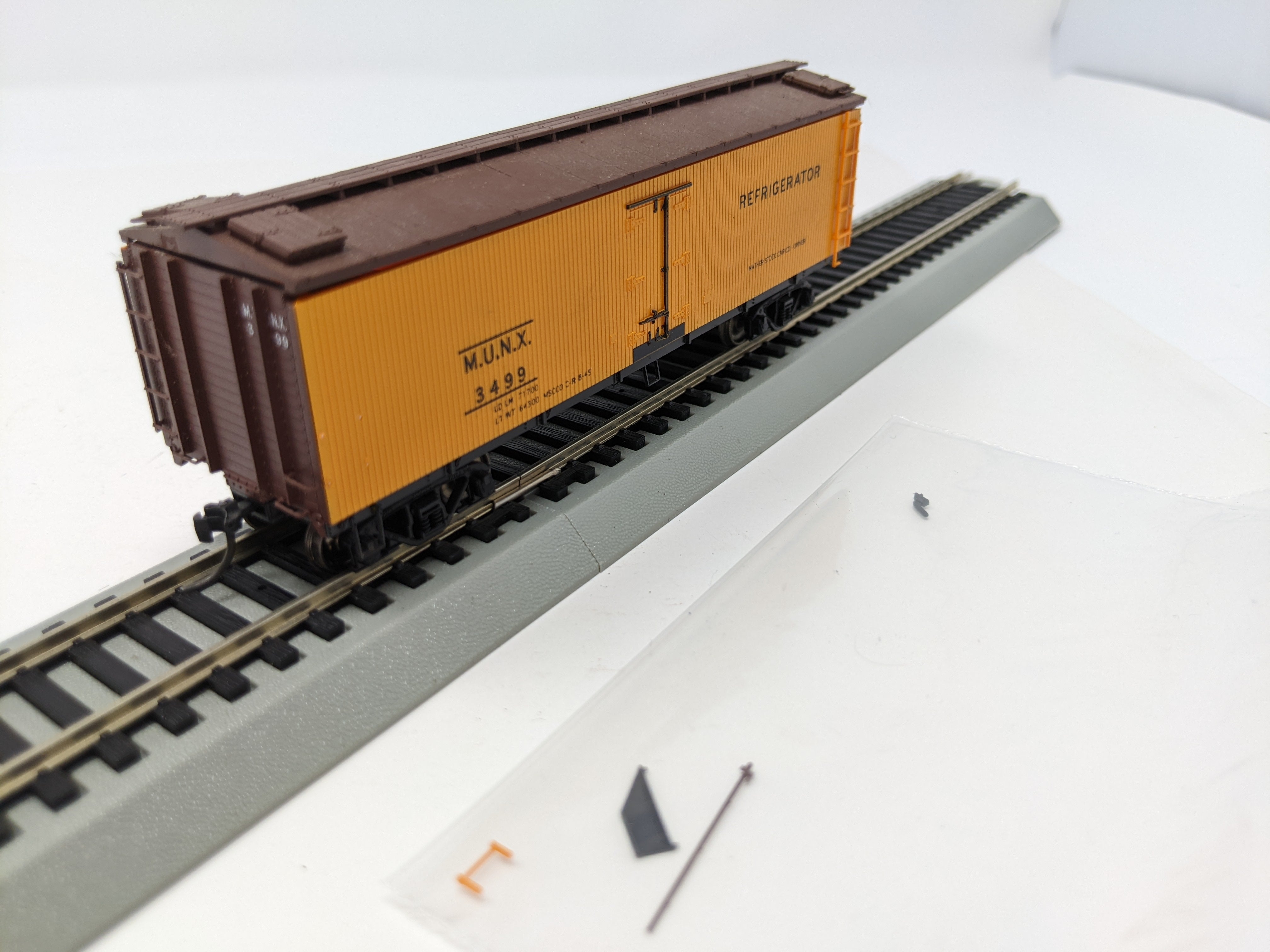 USED HO Scale, 37' Wooden Reefer Box Car, Mather Stock Car Co MUNX #3499, Read Description