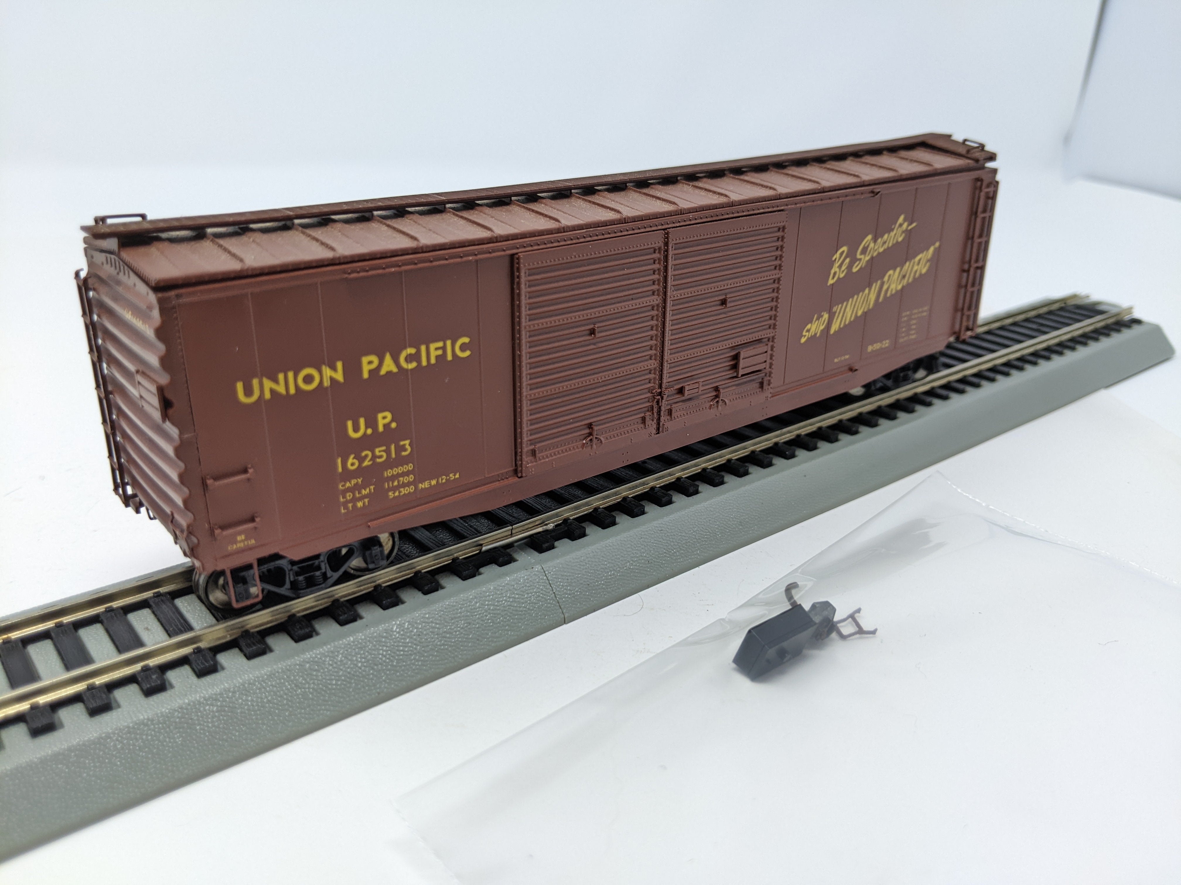 USED HO Scale, 50' Double Door Steel Box Car, Union Pacific UP #162513, Read Description
