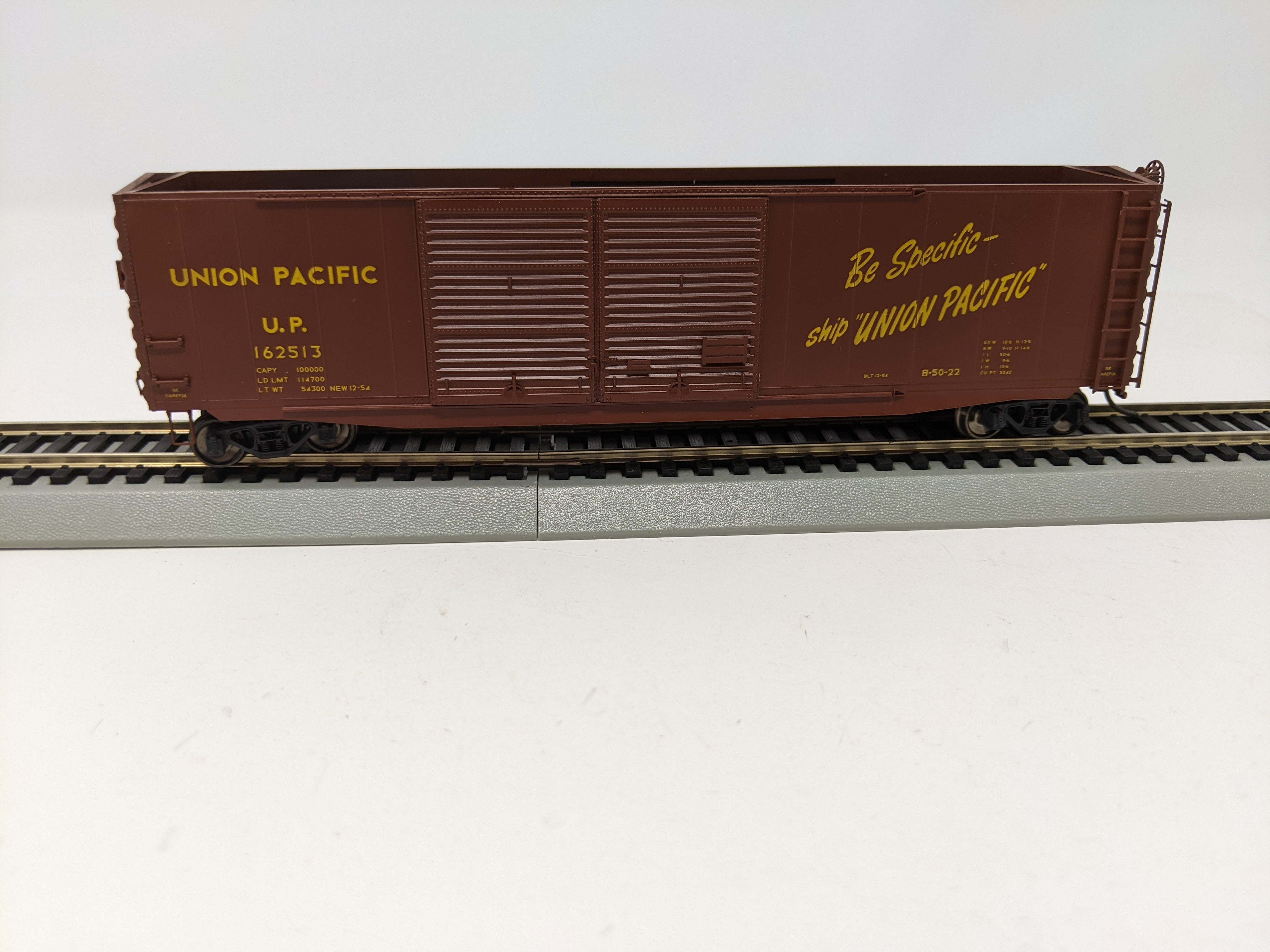 USED HO Scale, 50' Double Door Steel Box Car, Union Pacific UP #162513, Read Description