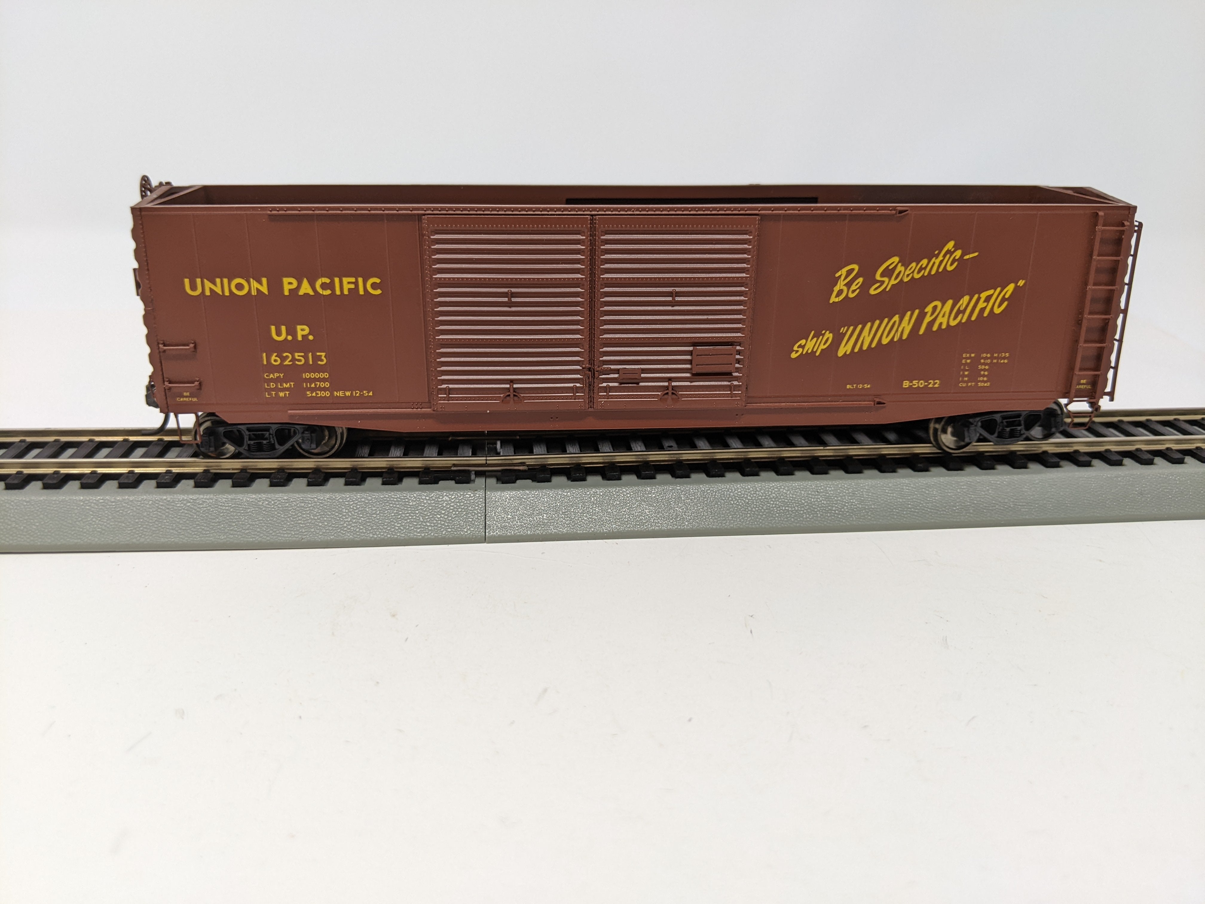 USED HO Scale, 50' Double Door Steel Box Car, Union Pacific UP #162513, Read Description