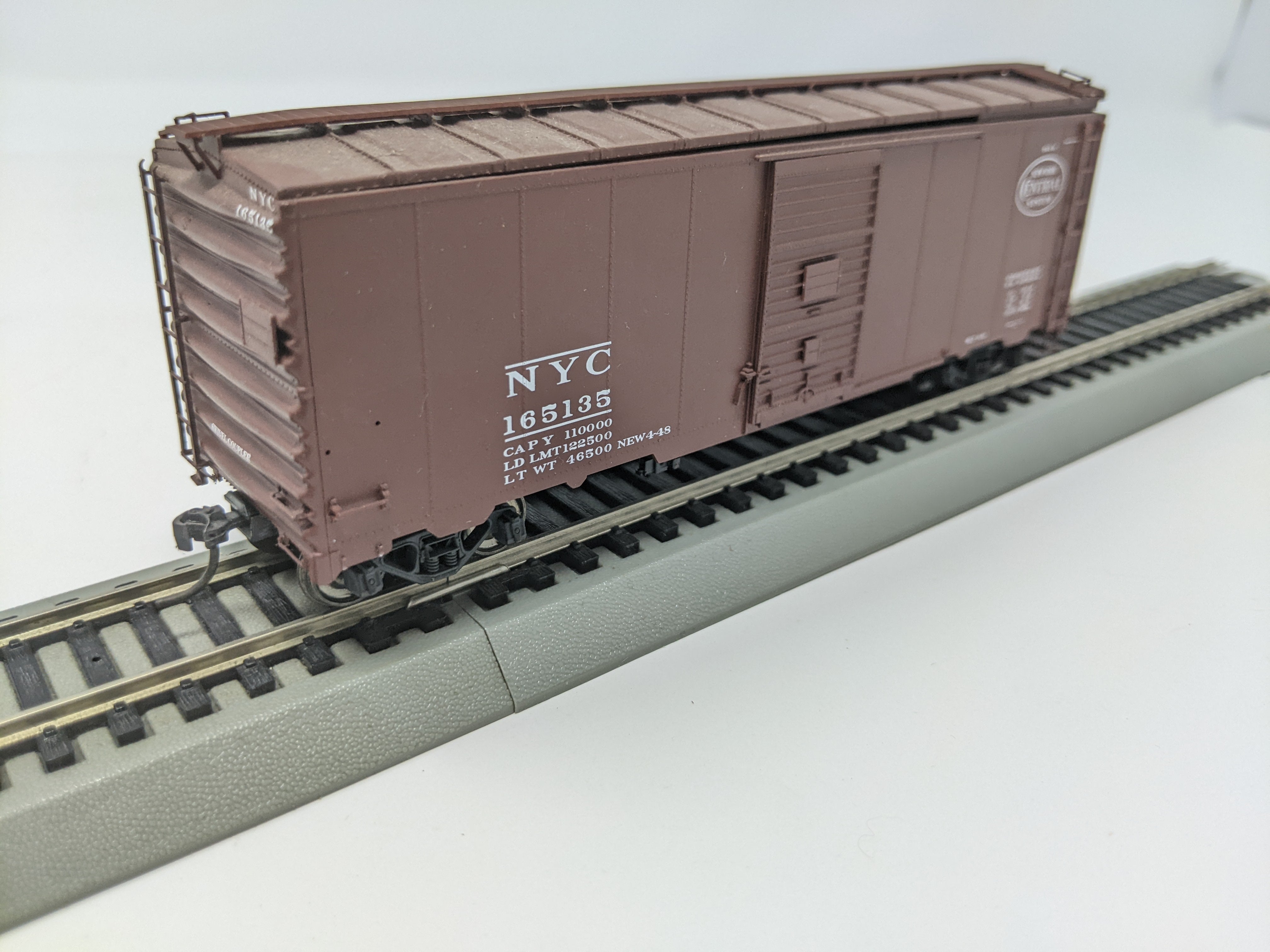 USED HO Scale, 40' Box Car, New York Central NYC #165135, Read Description
