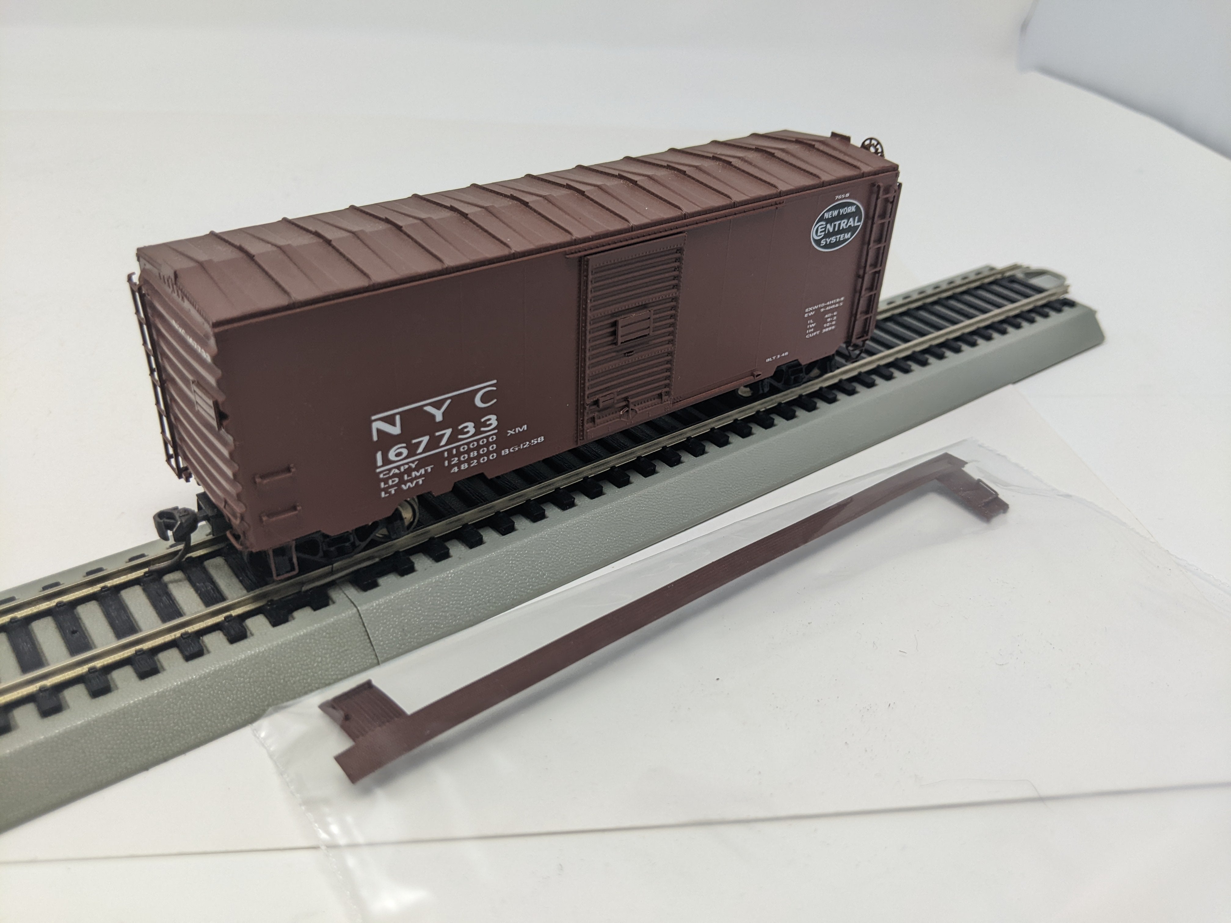 USED HO Scale, 40' Box Car, New York Central NYC #167733, Read Description