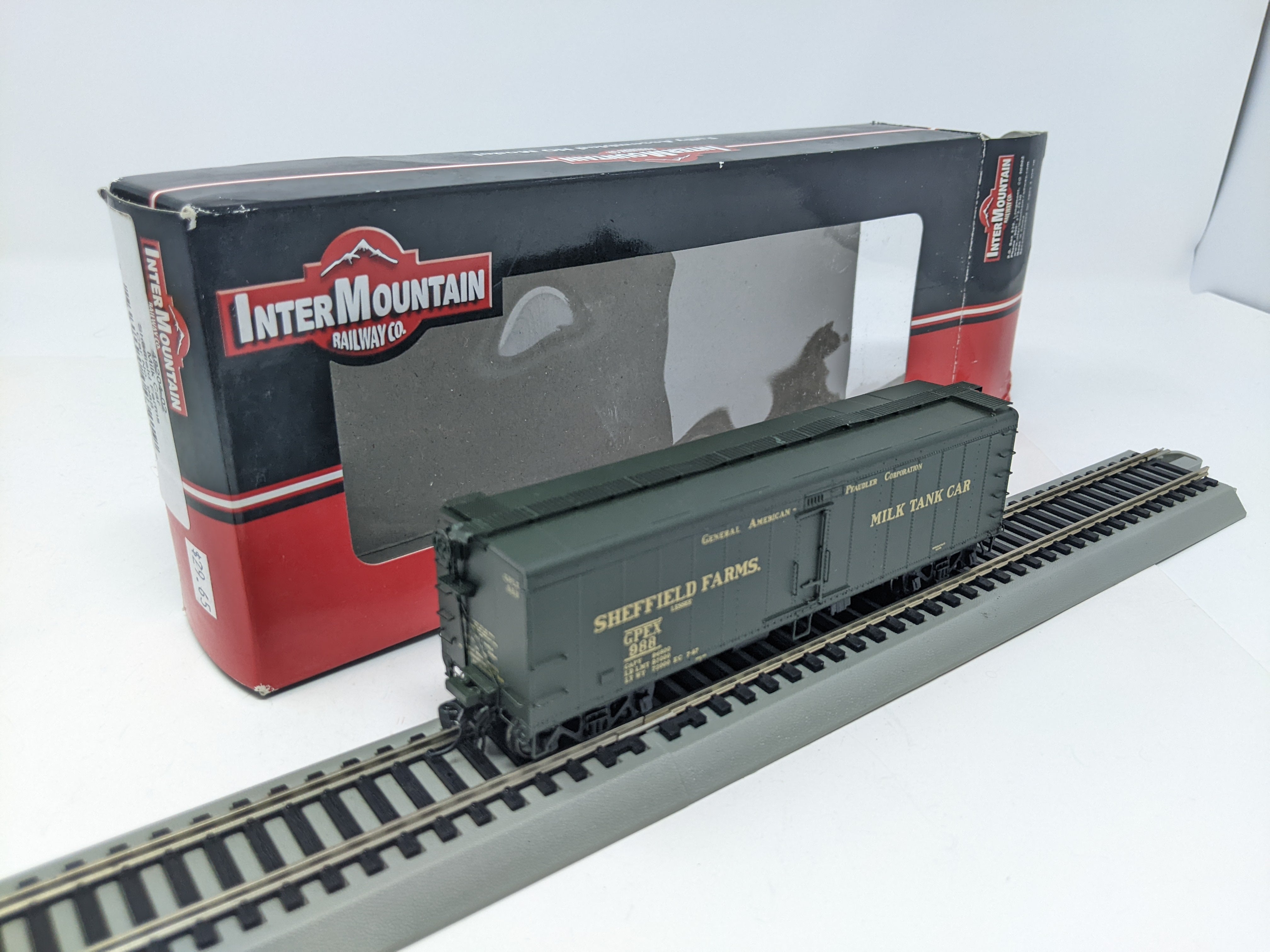 USED Intermountain 48204-02 HO Scale, 40' Milk Tank Car, General American Pfaudler Corp GPEX #988, Sheffield Farms