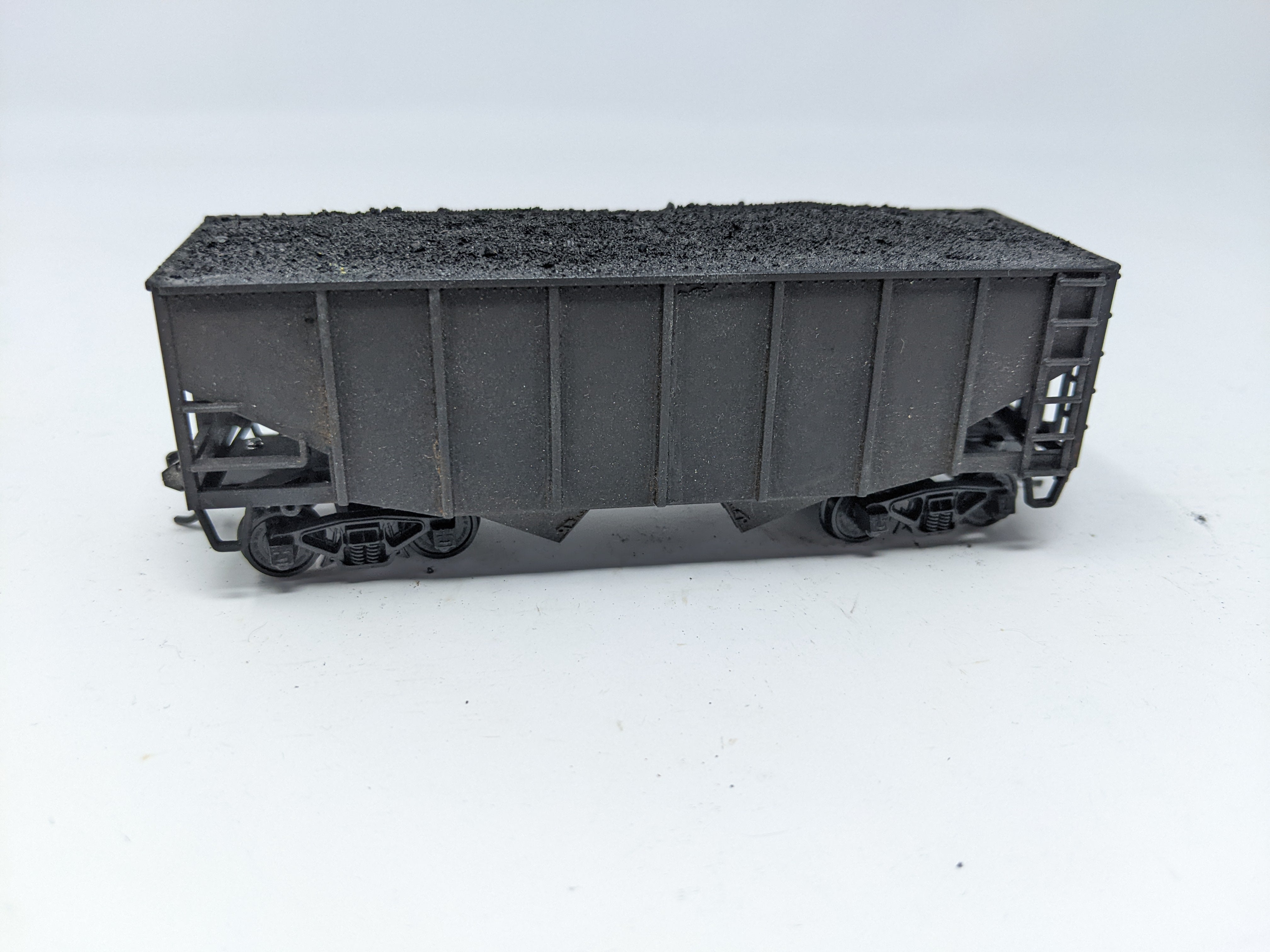 USED HO Scale, 2 Bay Hopper Weathered, Undecorated