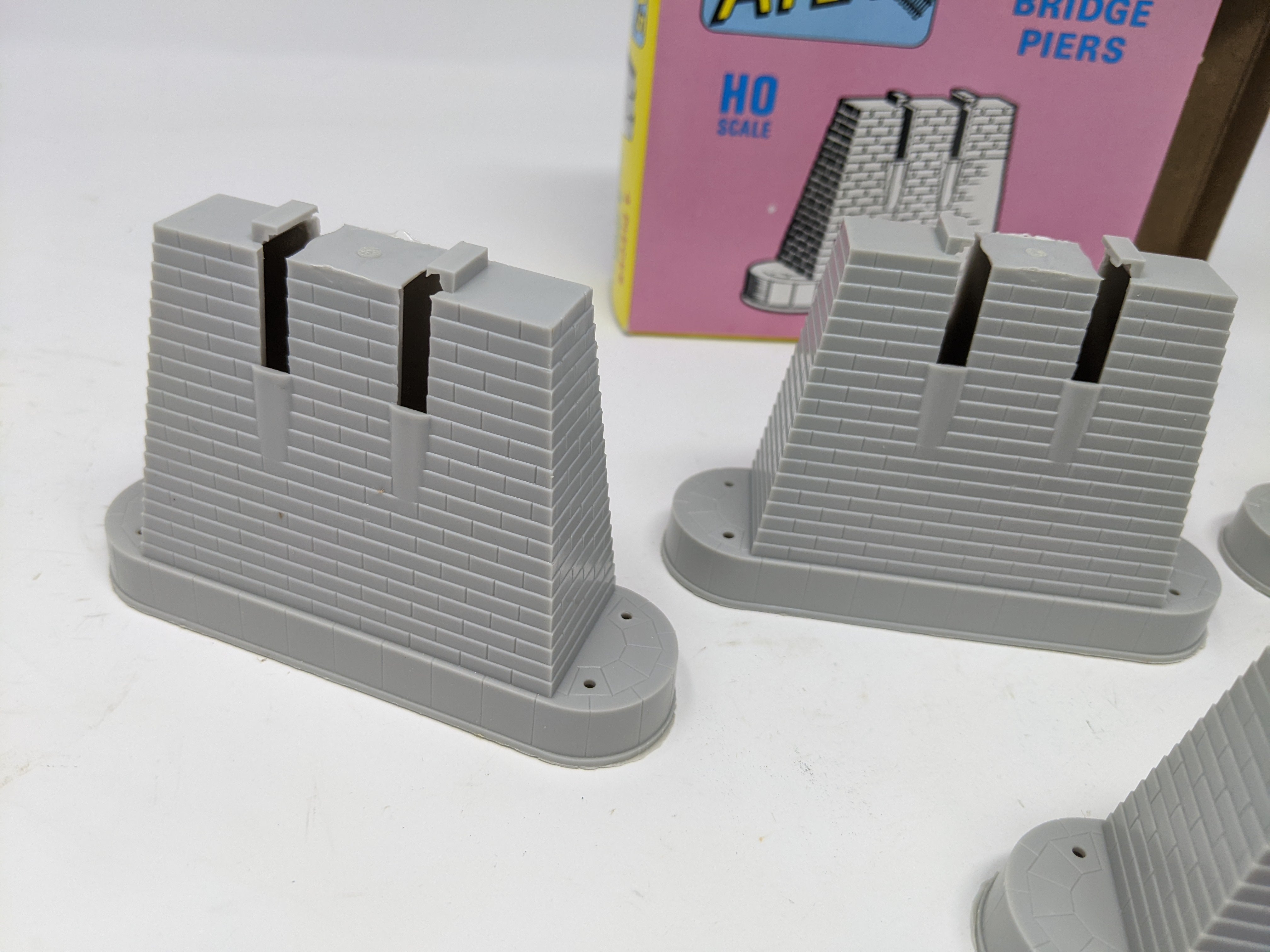 USED Atlas 8 HO Scale, 3" Bridge Piers (4 pieces)