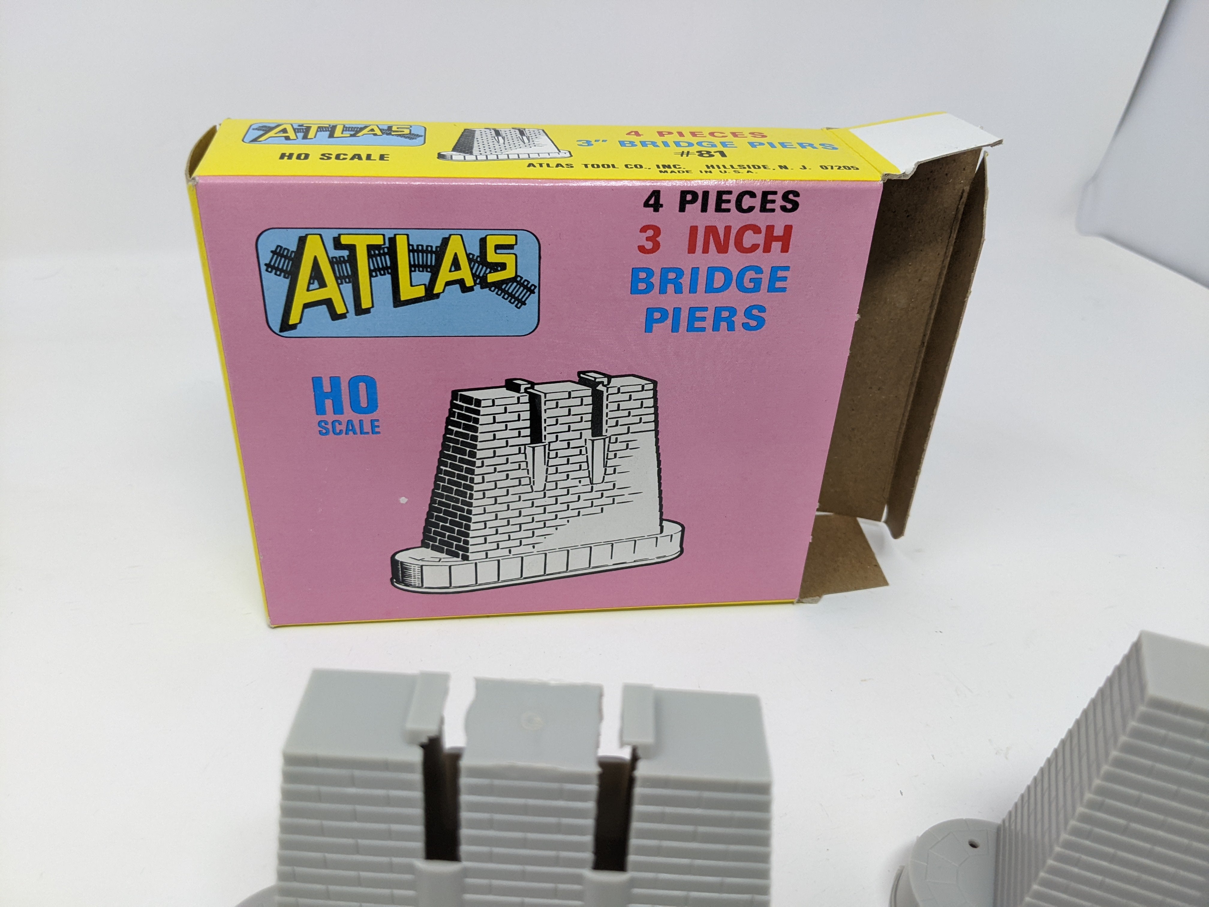 USED Atlas 8 HO Scale, 3" Bridge Piers (4 pieces)